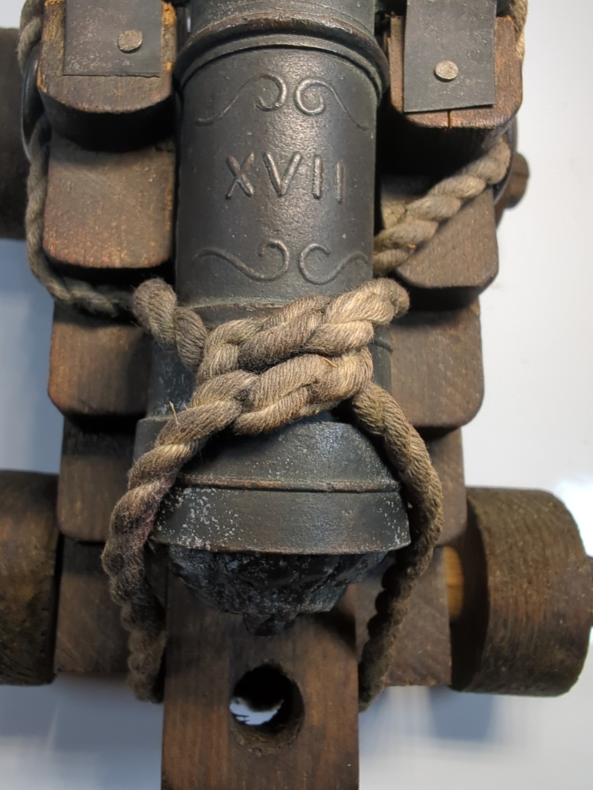 English Naval Cannon Replica XVII Century Cast Iron Oak Carriage NiceDetailing