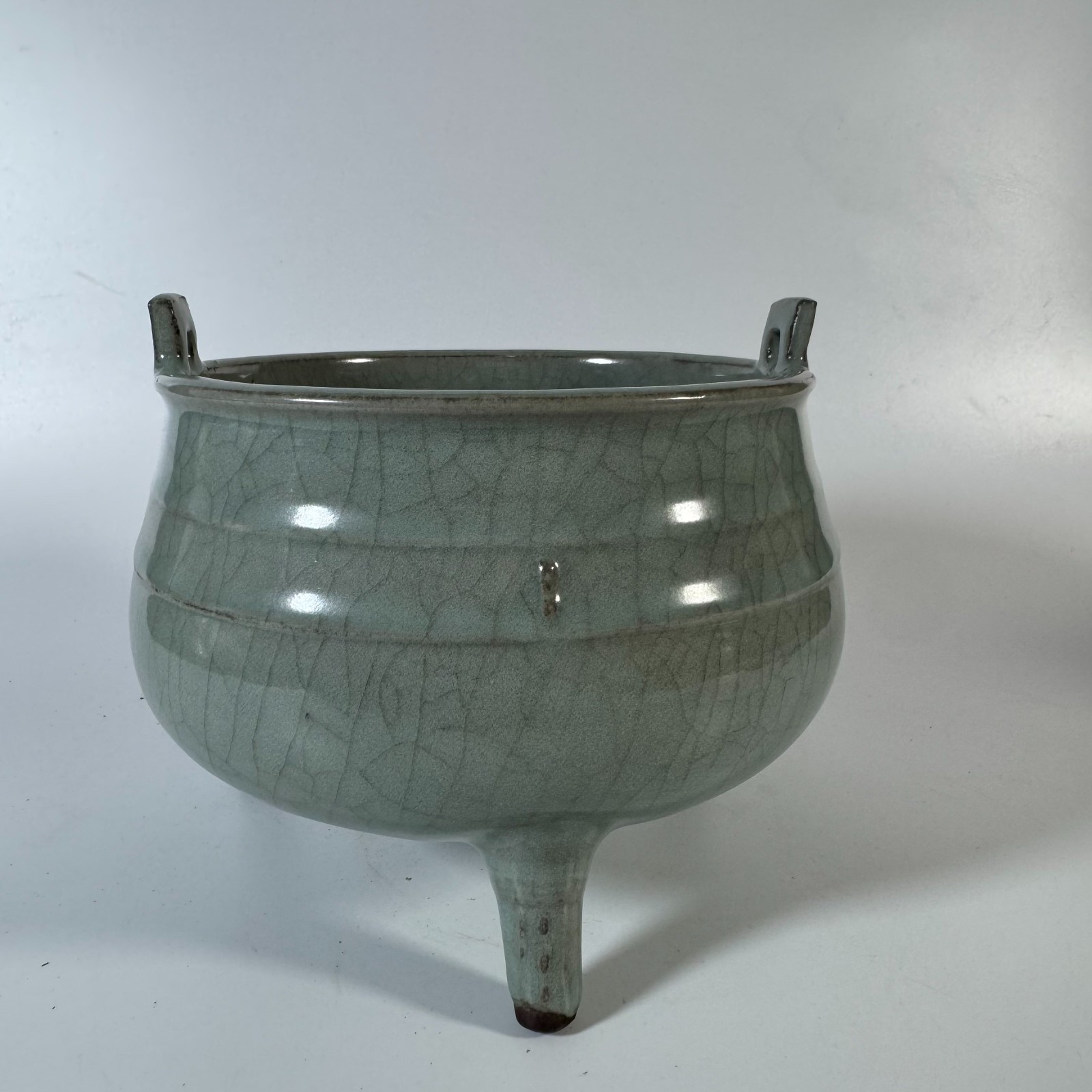 Chinese Song Dynasty Guan Kiln Porcelain Tripod Incense Burner with Pinhole Base