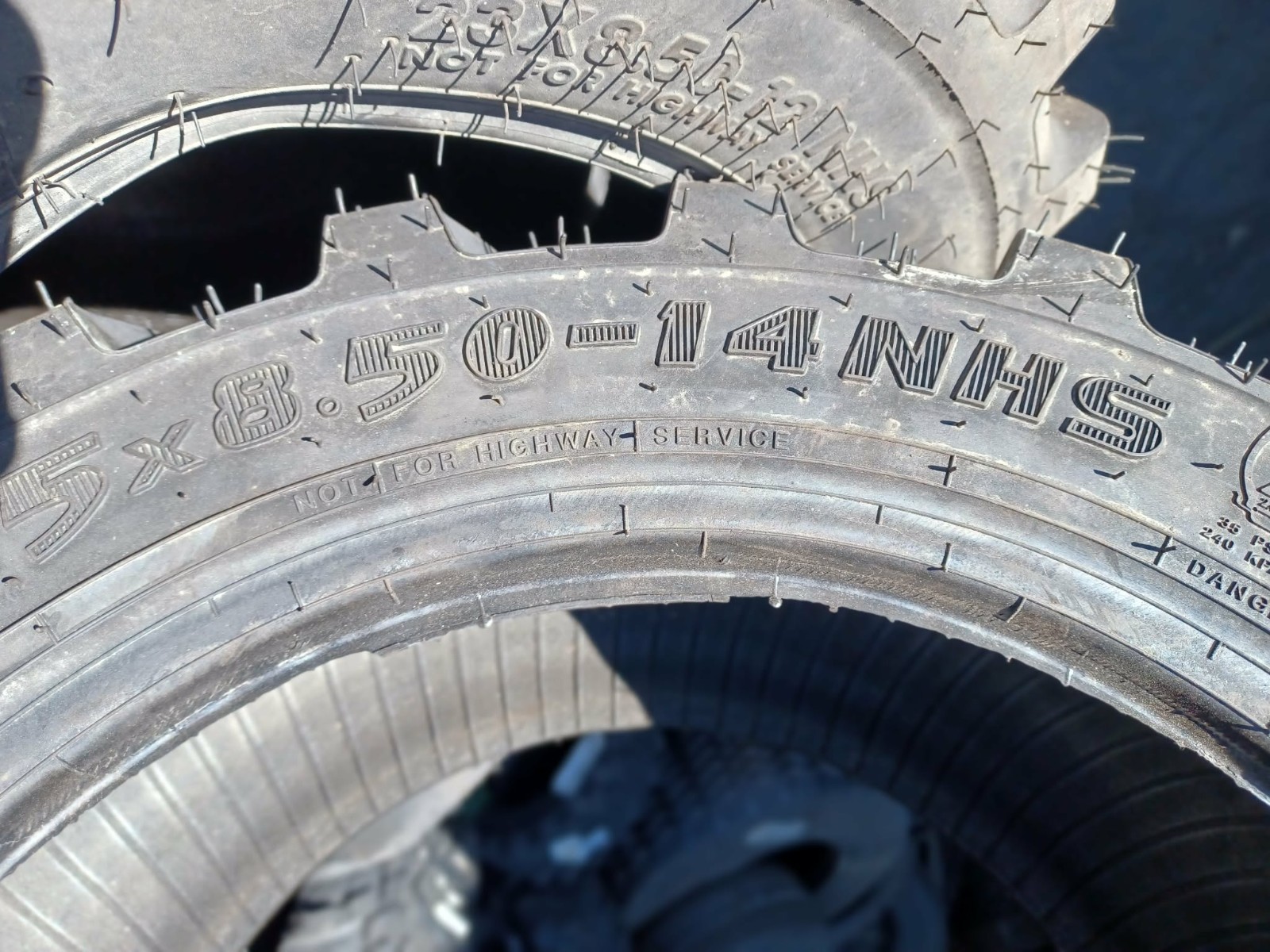 25x8.50-14 TIRE TURF R14T NEW COSMETIC BLEM 6PLY 2585014 25 8.50 14