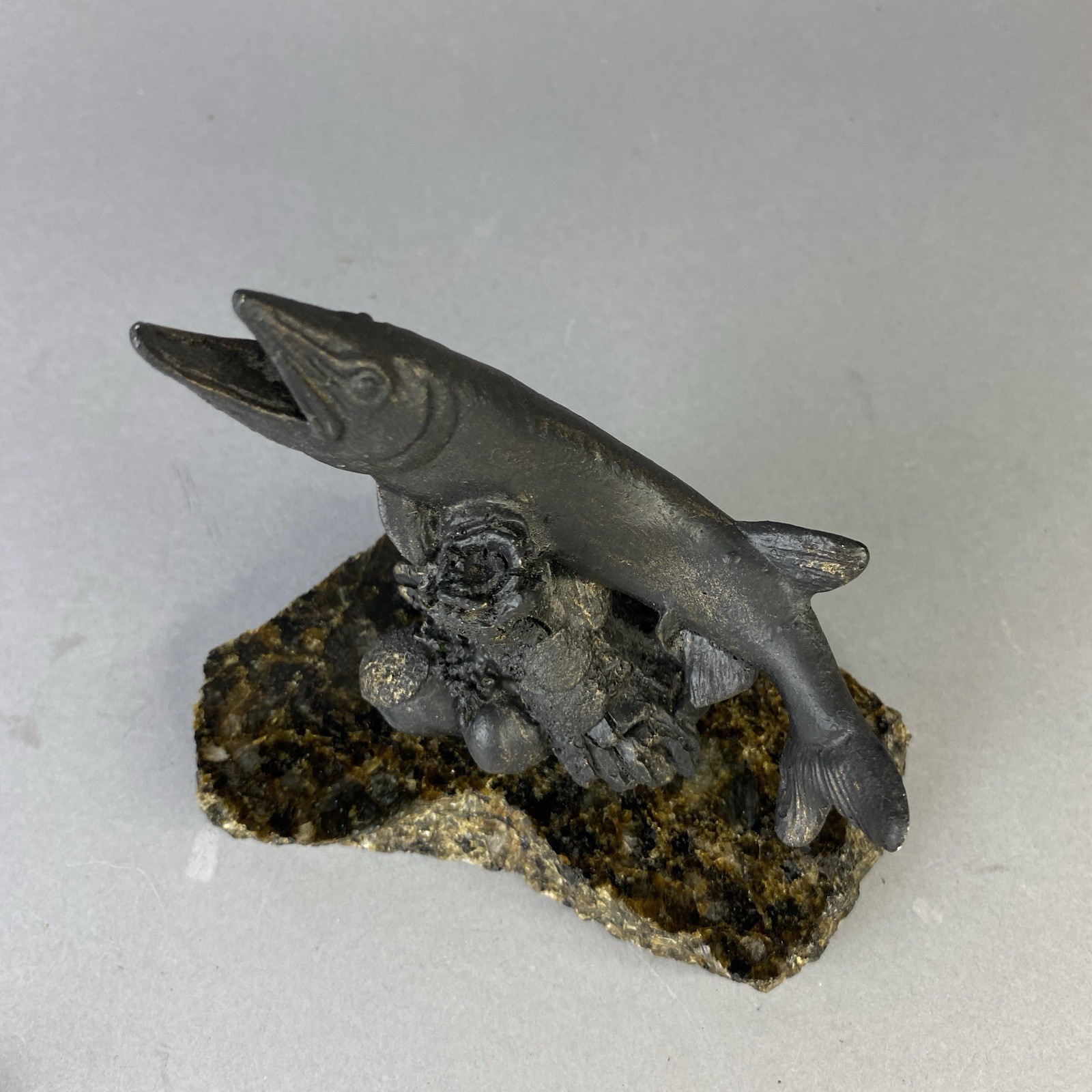 Vintage Metal Bronze Muskie Pike Leaping Jumping Fish Sculpture