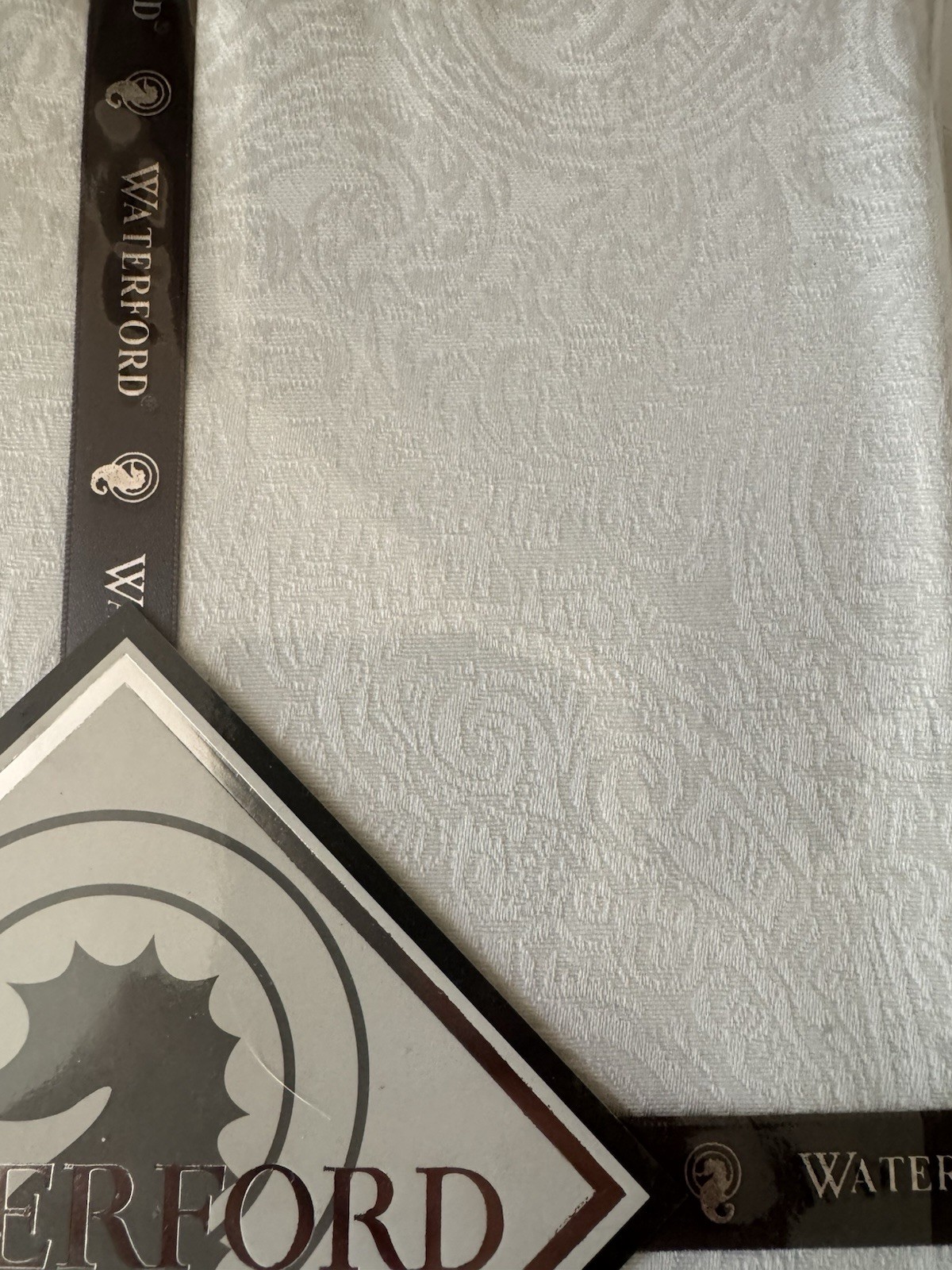 $70 NEW PEARL CHELSEA WATERFORD LINENS TABLECLOTH Oblong 70”x104” 8 To 10 Seats