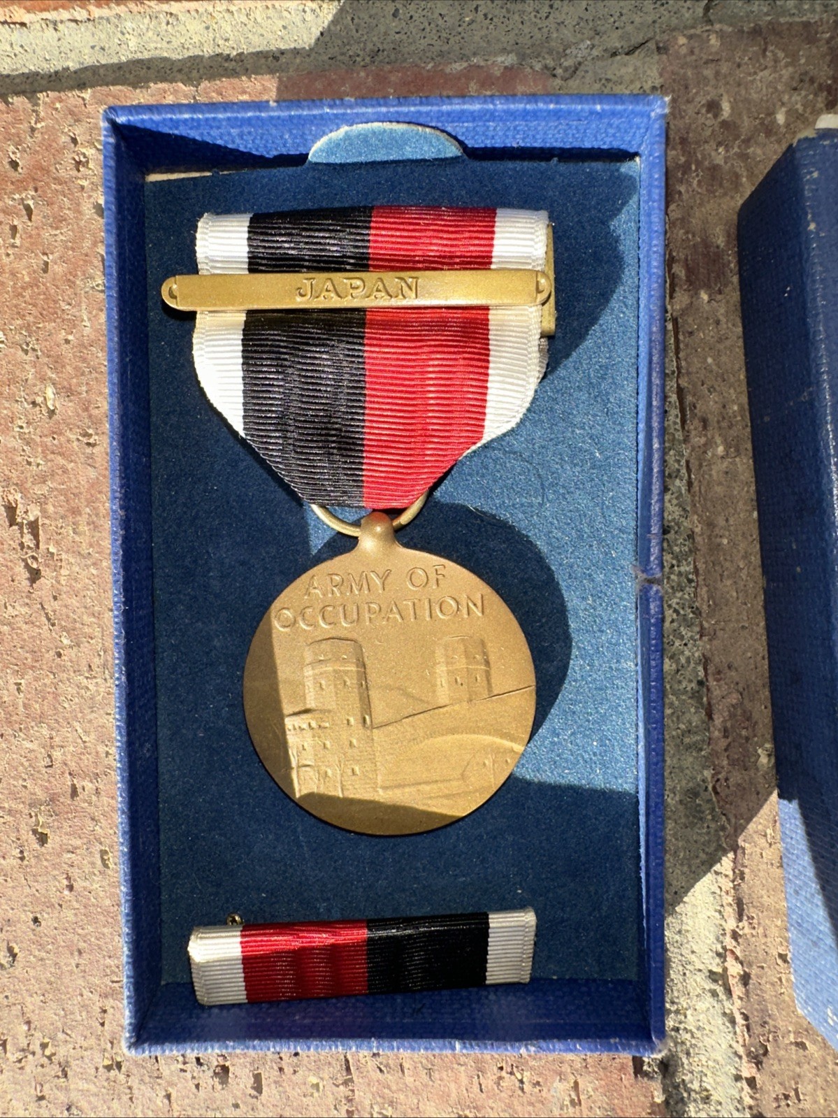 WWII US The ARMY Occupation Of JAPAN Medal with JAPAN bar, 1945 World War 2 BOX
