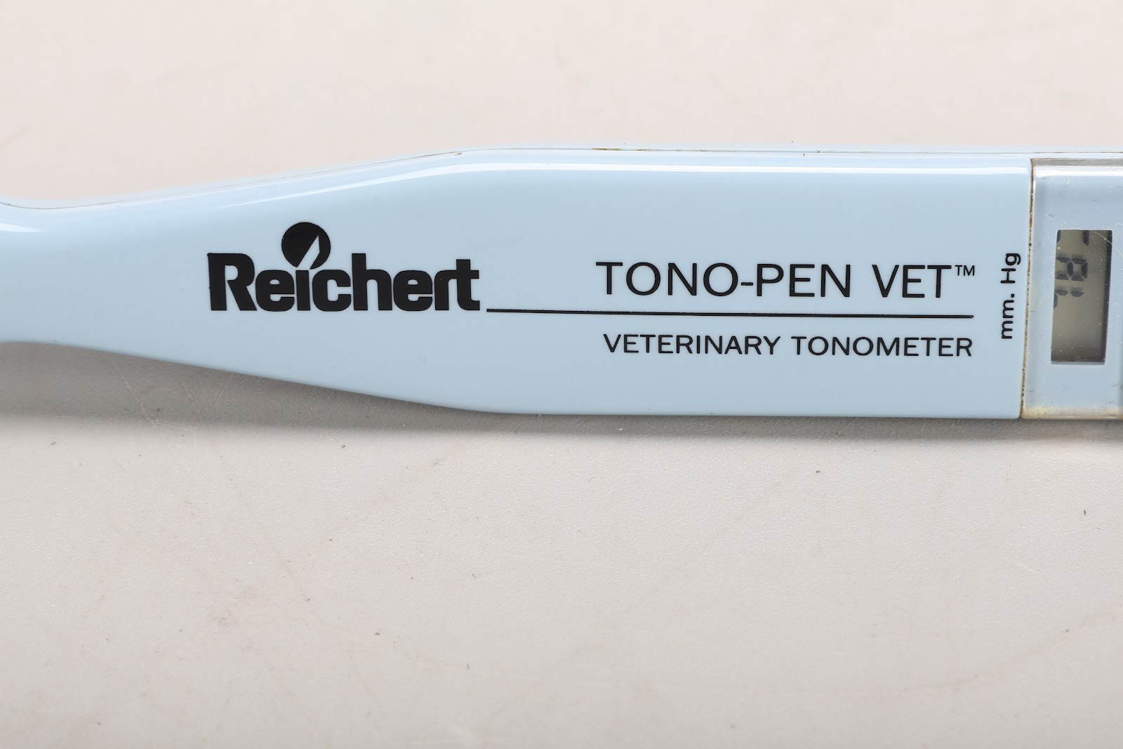 Reichert 230588V Tono-Pen Vet Veterinary Tonometer With Hard Case