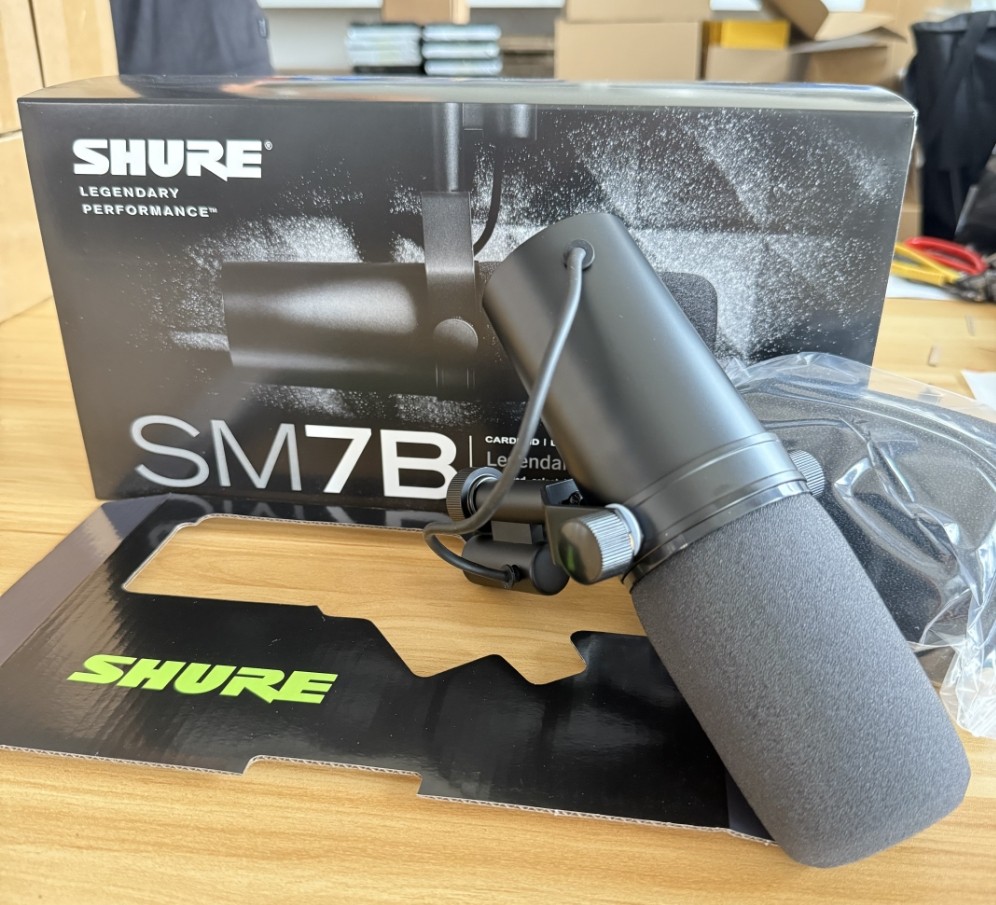 New SM7B Cardioid Dynamic Vocal Broadcast Microphone Sealed in box Black