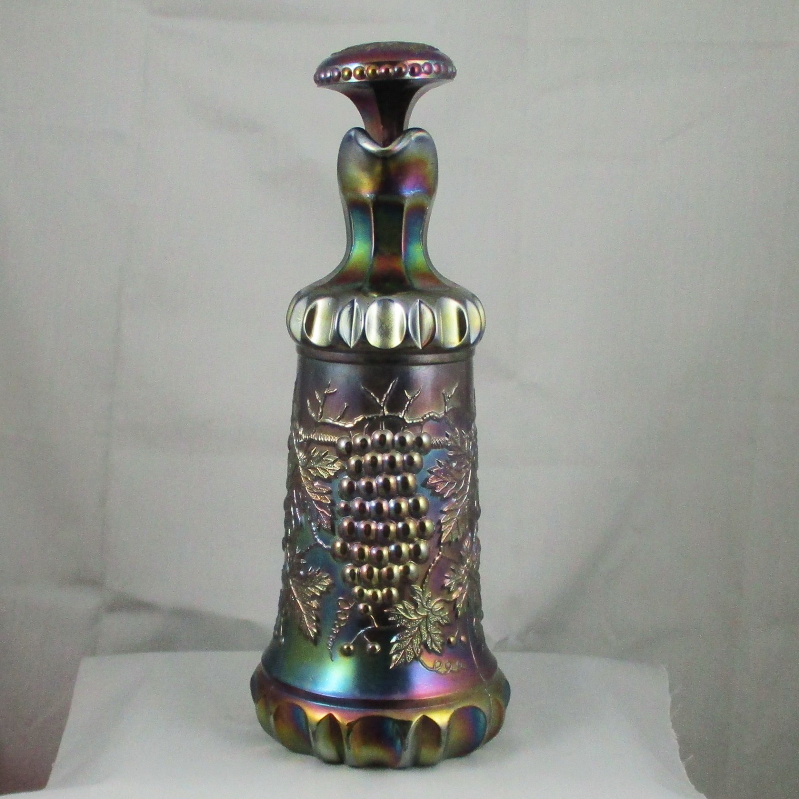 NORTHWOOD AMETHYST GRAPE & CABLE CARNIVAL GLASS DECANTER WITH STOPPER