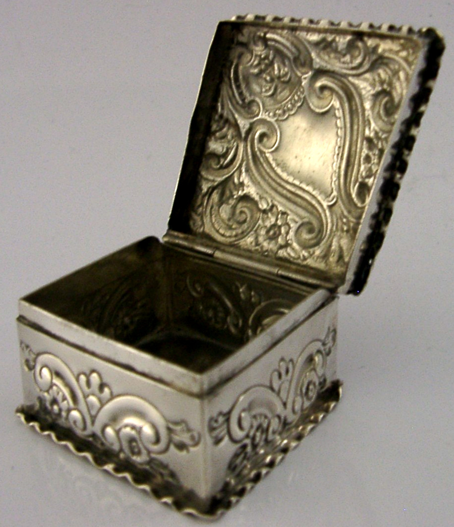 BEAUTIFUL VICTORIAN SOLID STERLING SILVER DIAMOND SHAPE BOX 1891 ANTIQUE