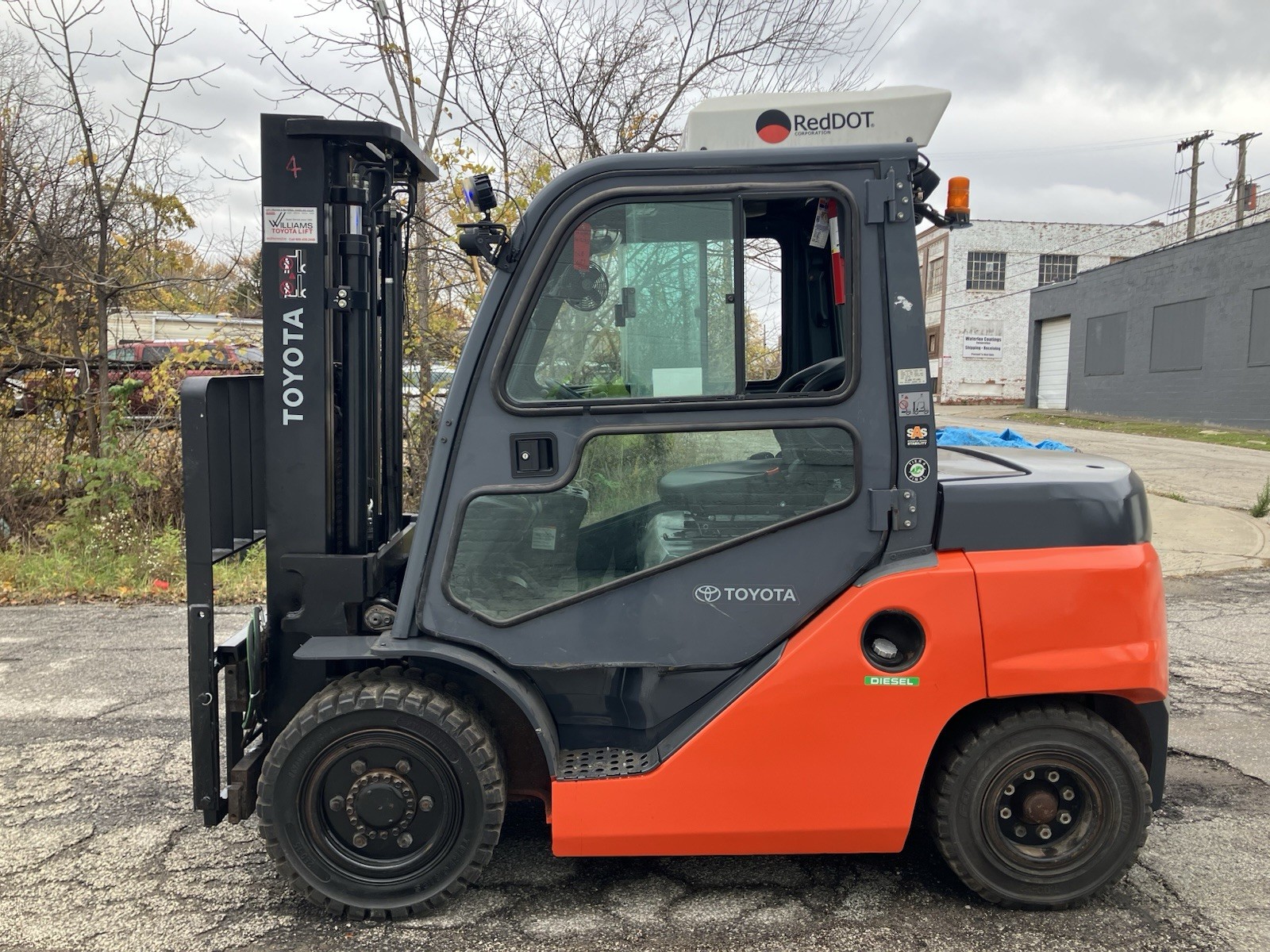 2020 Toyota 8000 LB  Solid Pneumatic Diesel Forklift With SS and  2 Stage Mast