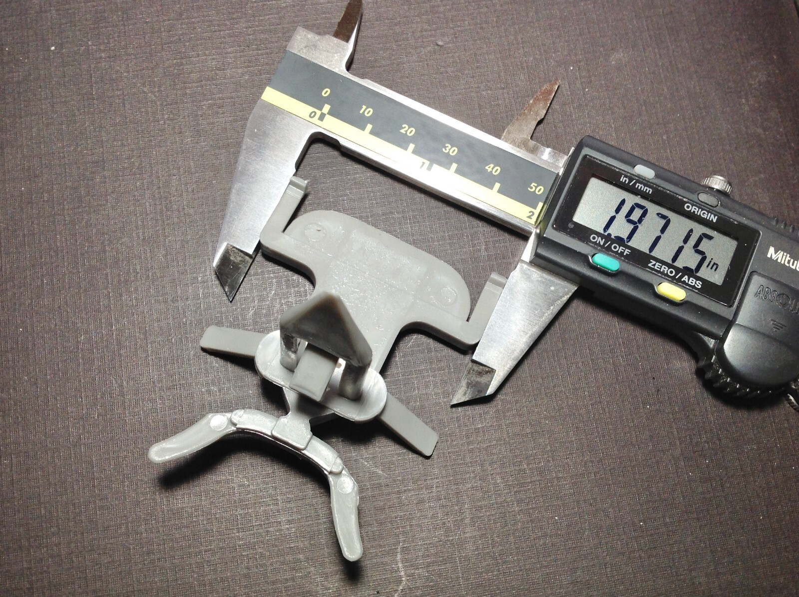 1 pc NORS rear window garnish lower moulding clips 1980-1984 Cadillac Olds Buick