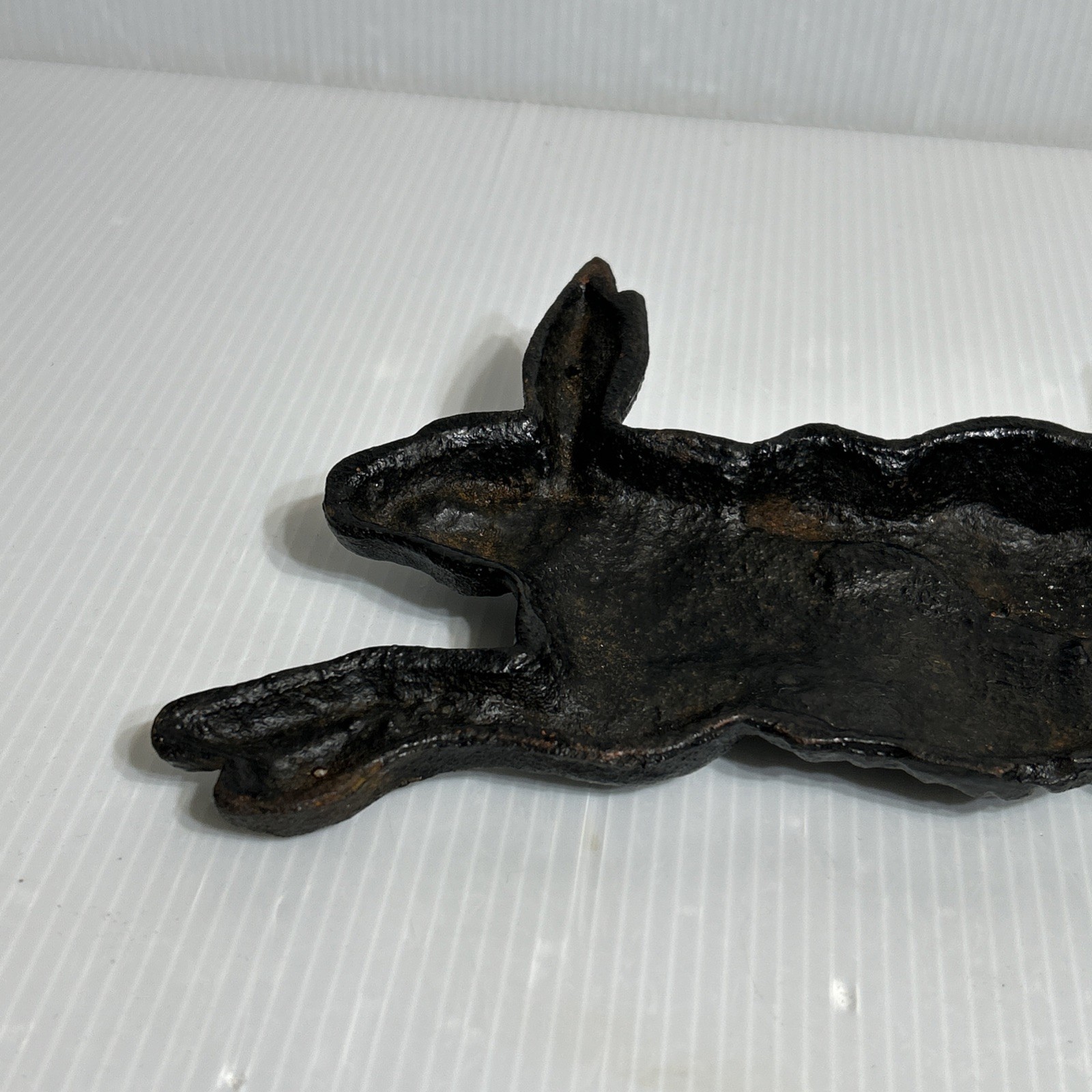 Cast Iron Hunting Bunny Rabbit Attack By Birds Rustic Antique 13” 1.9lb