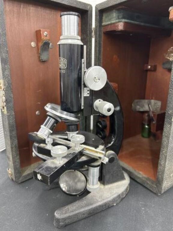 VINTAGE WWII WINKEL ZEISS GOTTINGEN MICROSCOPE with HARD CASE & PARTS