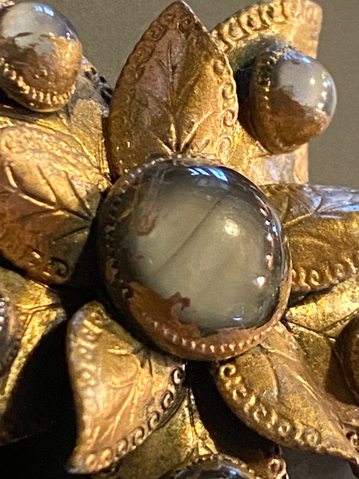 VTG Antique Gold Tone Layered Floral Brooch Gray Glass Cabochon Leaf Flower Pin