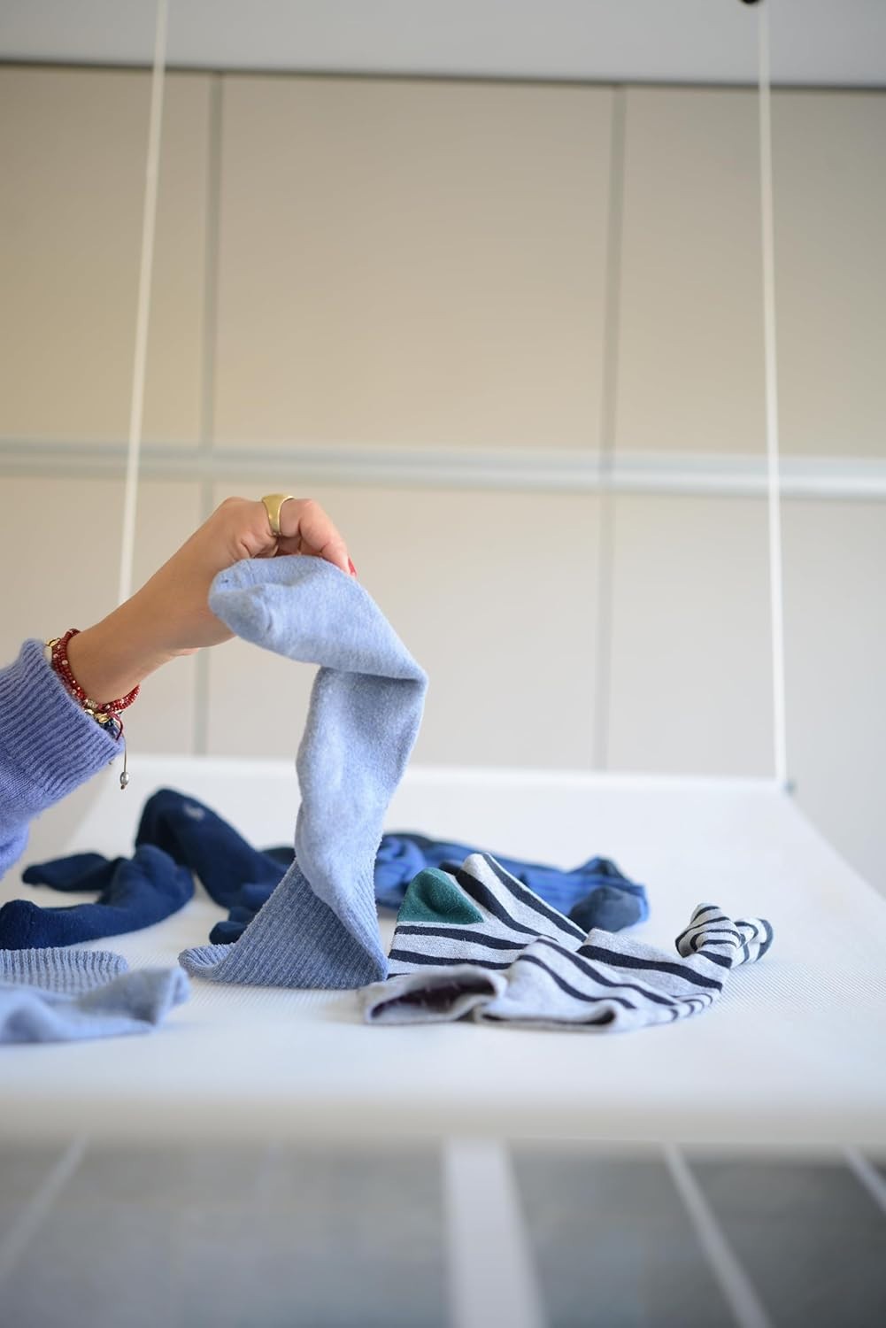 Ceiling Mounted Pulley Drying Rack – Compact Aluminum Clothesline with Mesh Shel