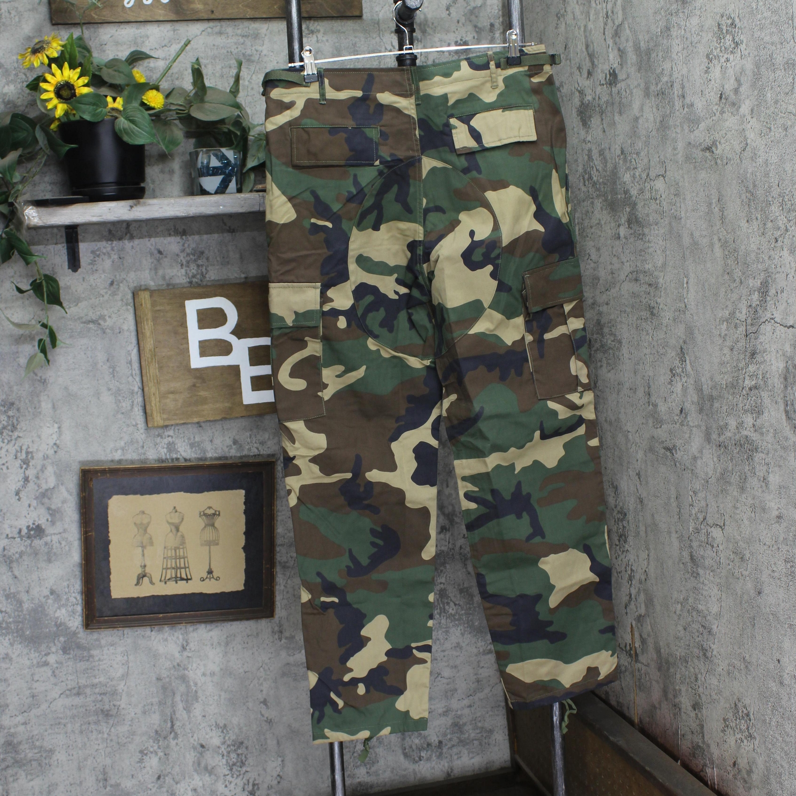 Urban Renewal Womens Cargo Military Straight Leg Pants Camo Green M