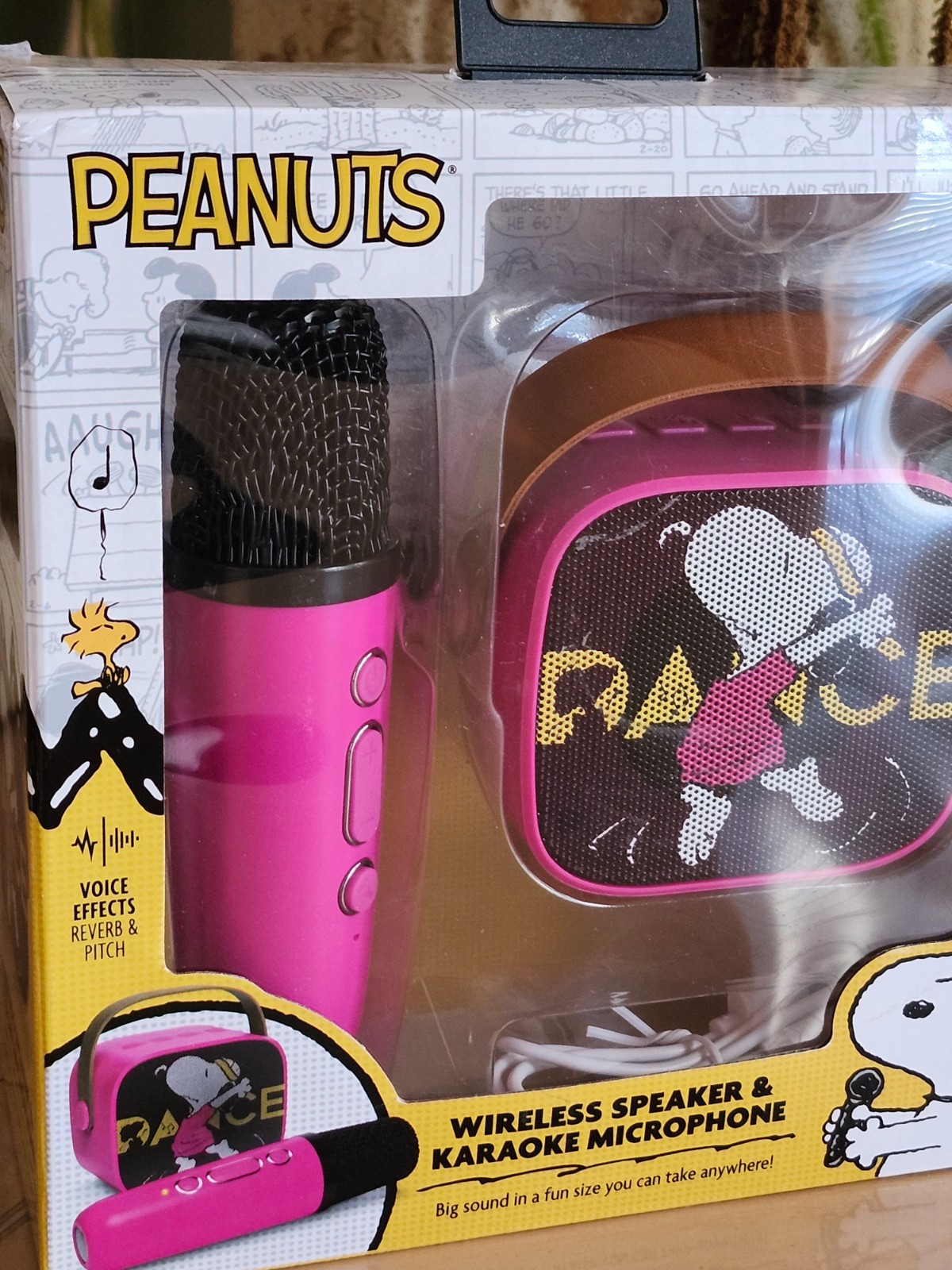 PEANUTS SNOOPY WIRELESS SPEAKER & KARAOKE MICROPHONE DANCE PINK VERSION NEW