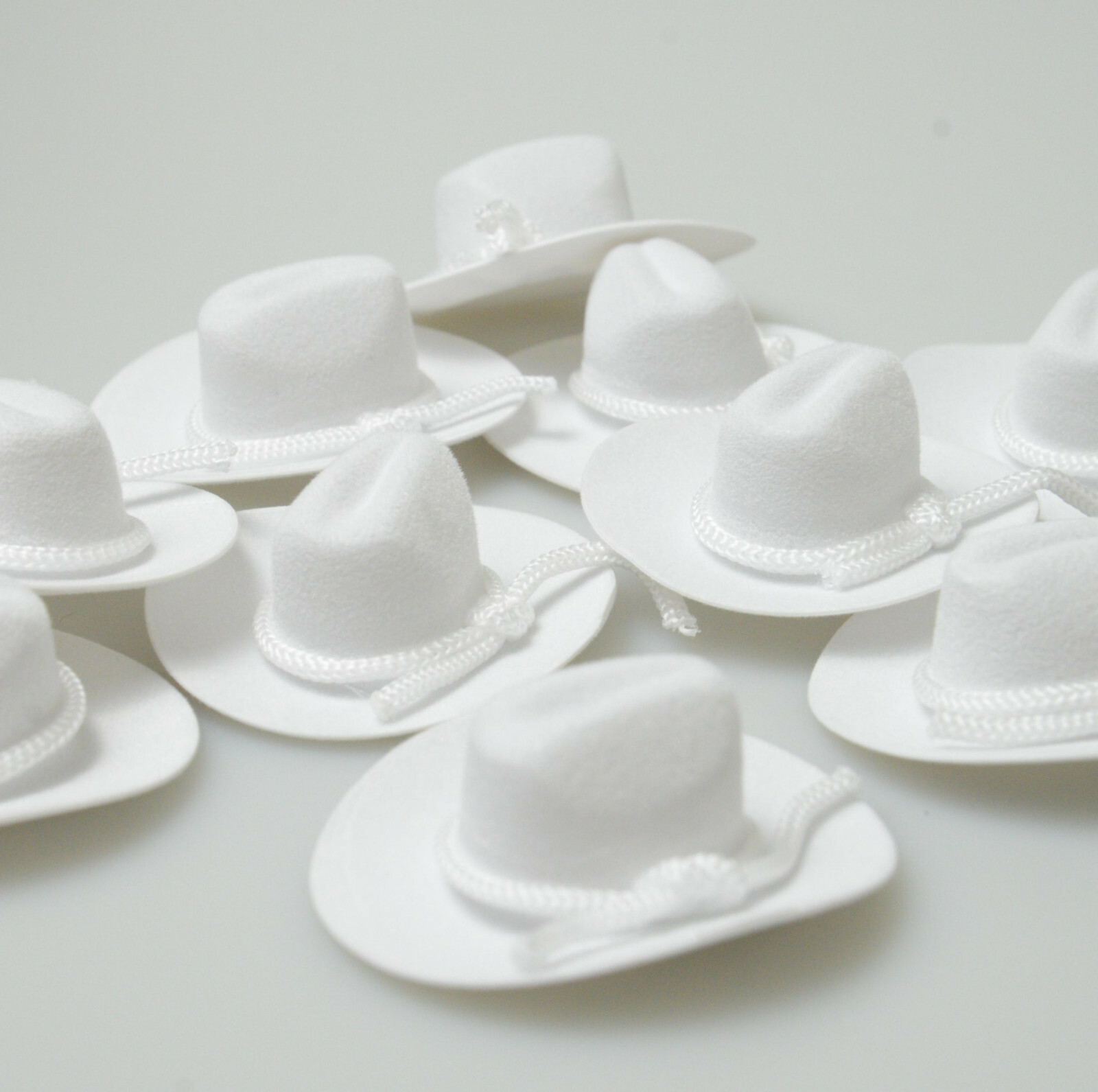 24 MINI COWBOY FELT HAT 2" White WESTERN WEDDING FAVORS RECUERDOS BIRTHDAY PARTY