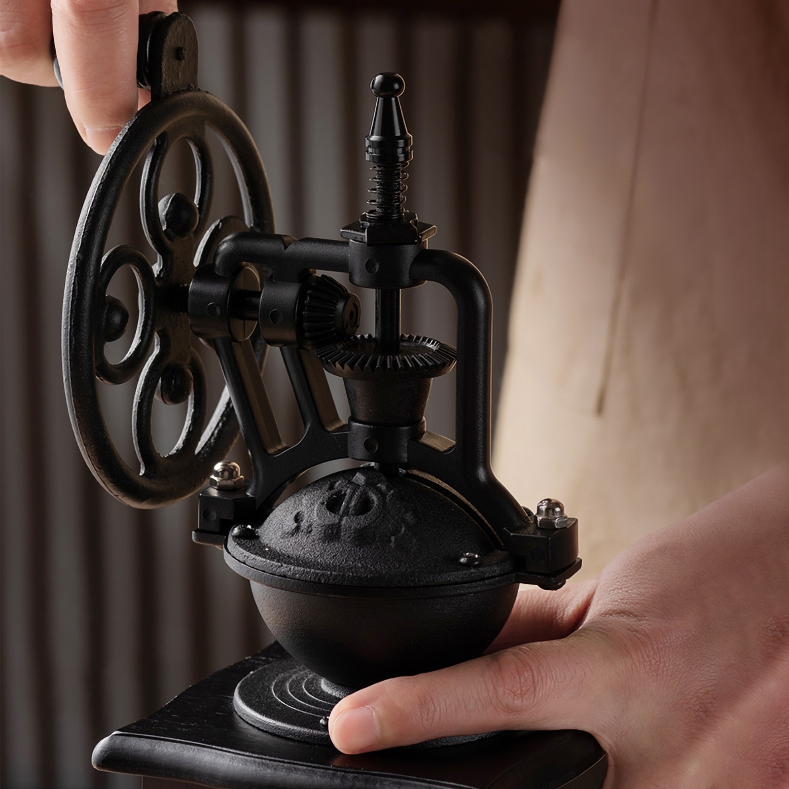 Old-fashioned manual coffee grinder (Ferris Wheel model) - Retro style