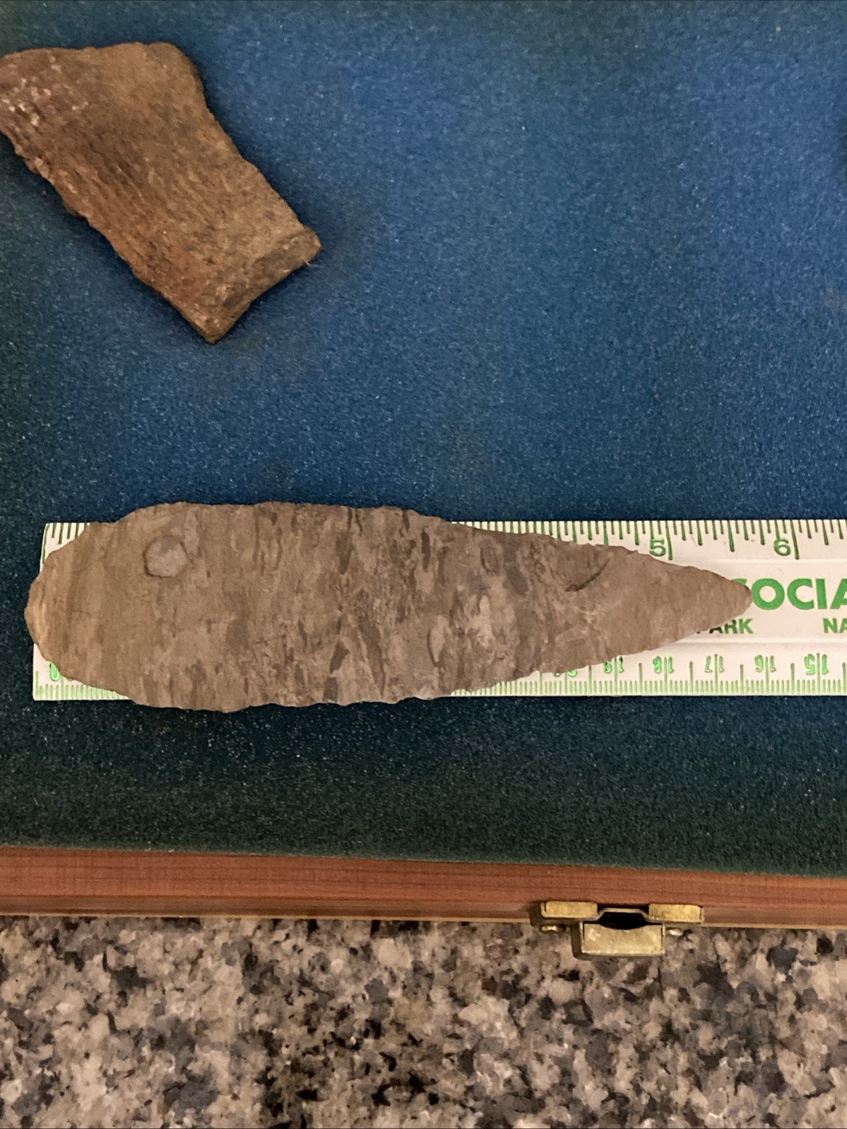 5-1/2” INDIAN ARTIFACT LERMA style BLADE FROM Mid Tn. Display Case & Pottery