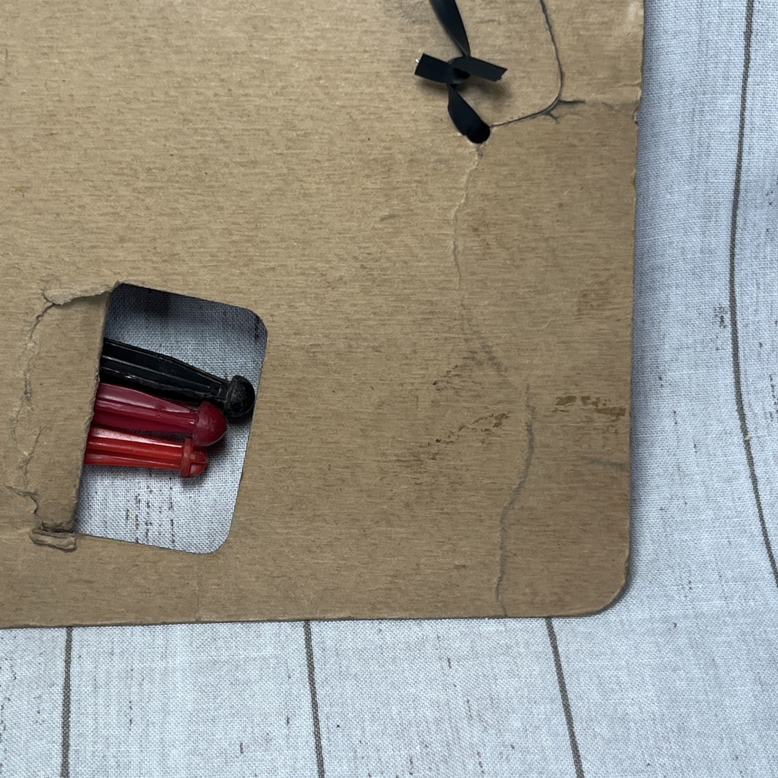 Vtg Wyandotte Toys USA Hard Plastic Red Toy Dart Gun, Darts And Packaging READ