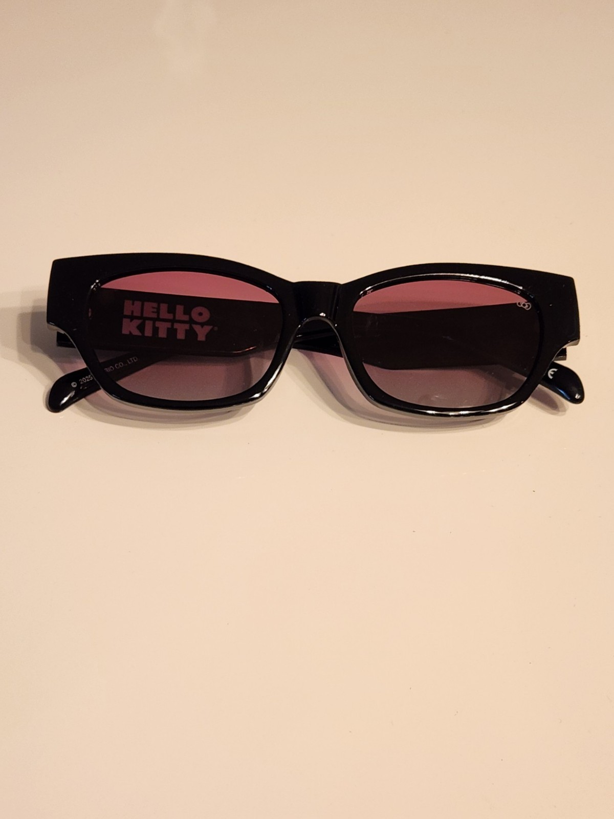 Knockaround Hello Kitty “World of Bows” Sunglasses & Pouch