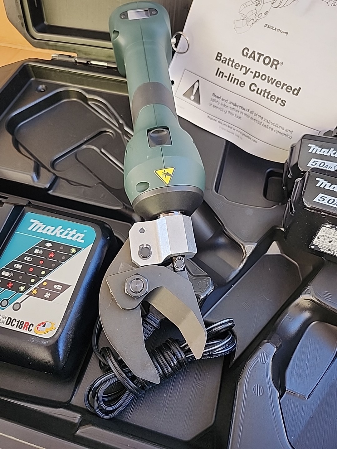 Greenlee Gator Cable Cutter ES32X Tool W/ 2 Batteries And Charger