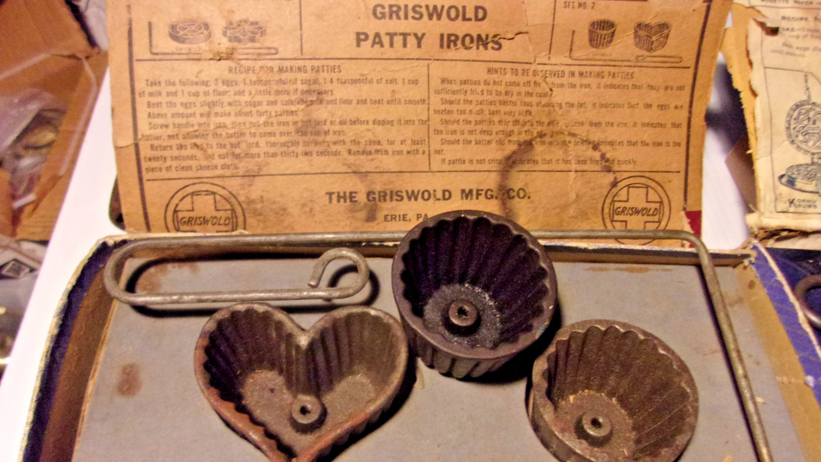 VINTAGE GRISWOLD & ROSETTA #2 PATTY IRONS WITH HANDLES - ESTATE FIND