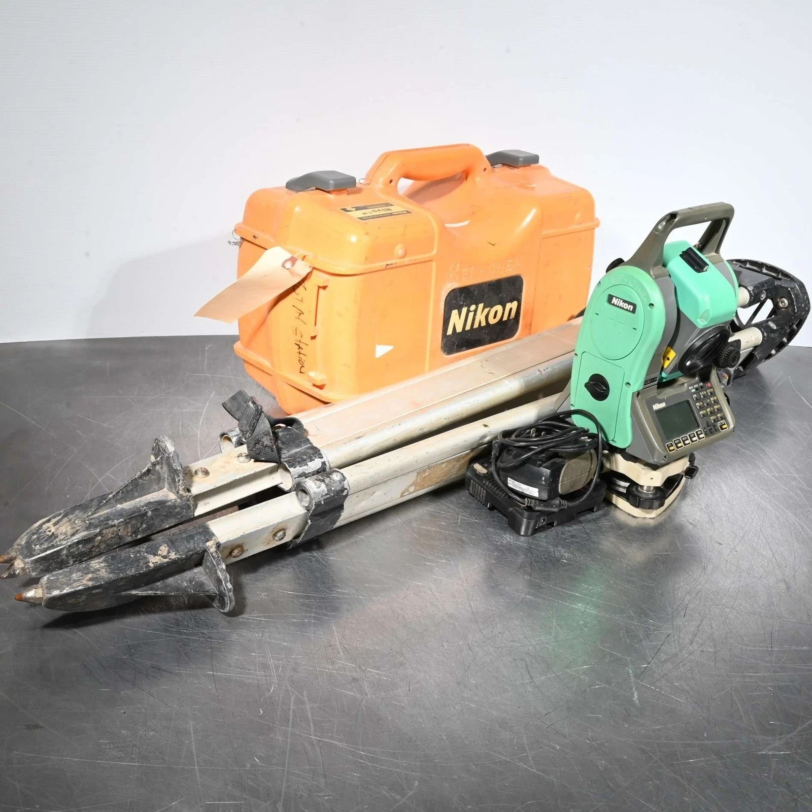 Nikon Nivo 5.M Total Station/30x/5000M Prism/500M Reflectorless w/Tripod/Case