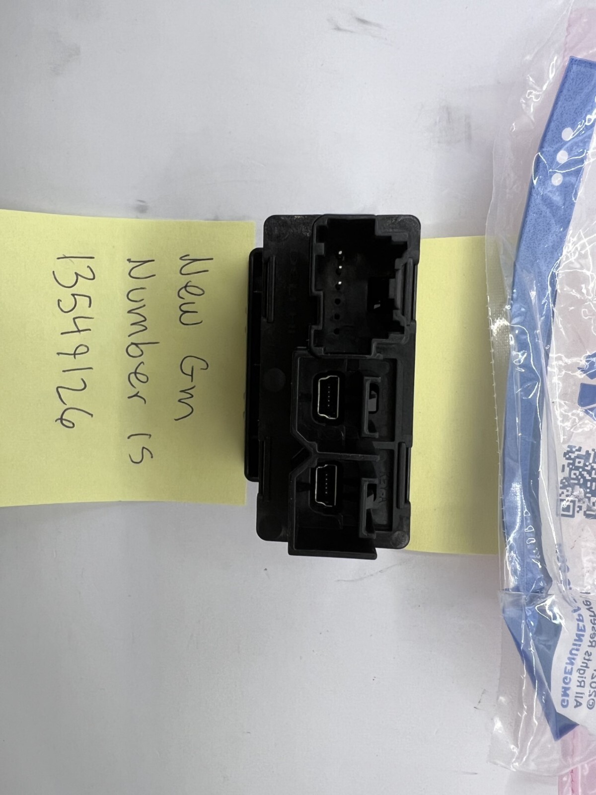 Genuine GM Black USB Port Receptacle 13549126 Chevrolet GMC Cadillac BrightDrop