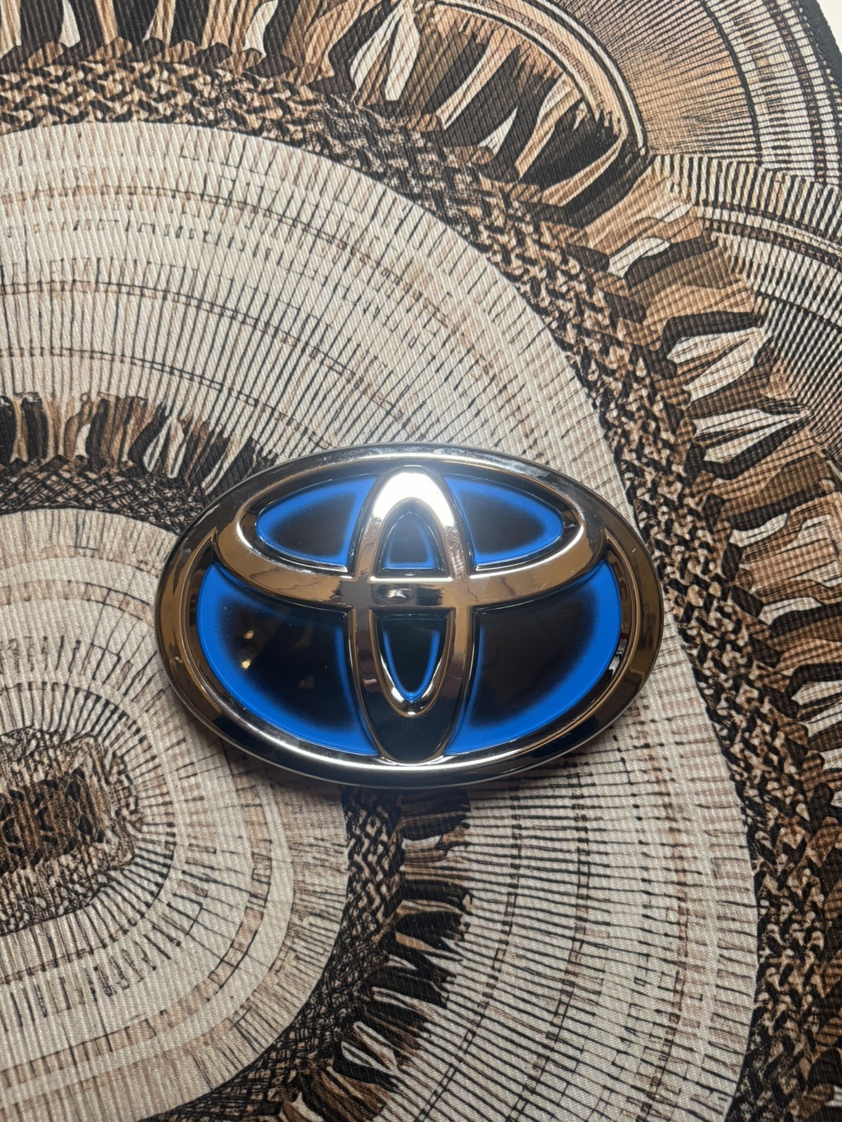 2010 - 2015 TOYOTA PRIUS FRONT EMBLEM HOOD GRILL BLACK CHROME