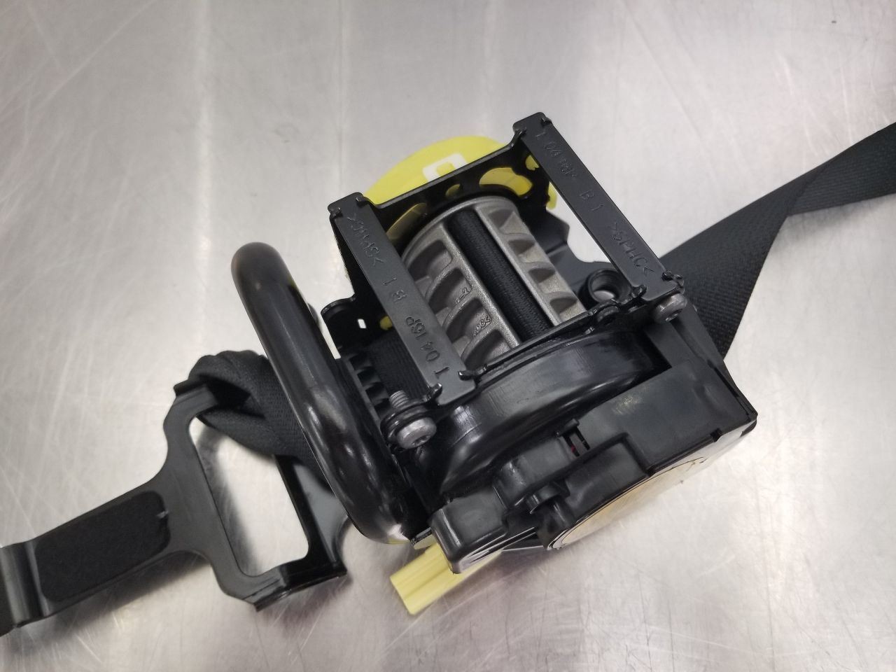 25 2025 KIA K4 GT-LINE FRONT BUCKET SEAT BELT RETRACTOR BLACK RIGHT PASSENGER