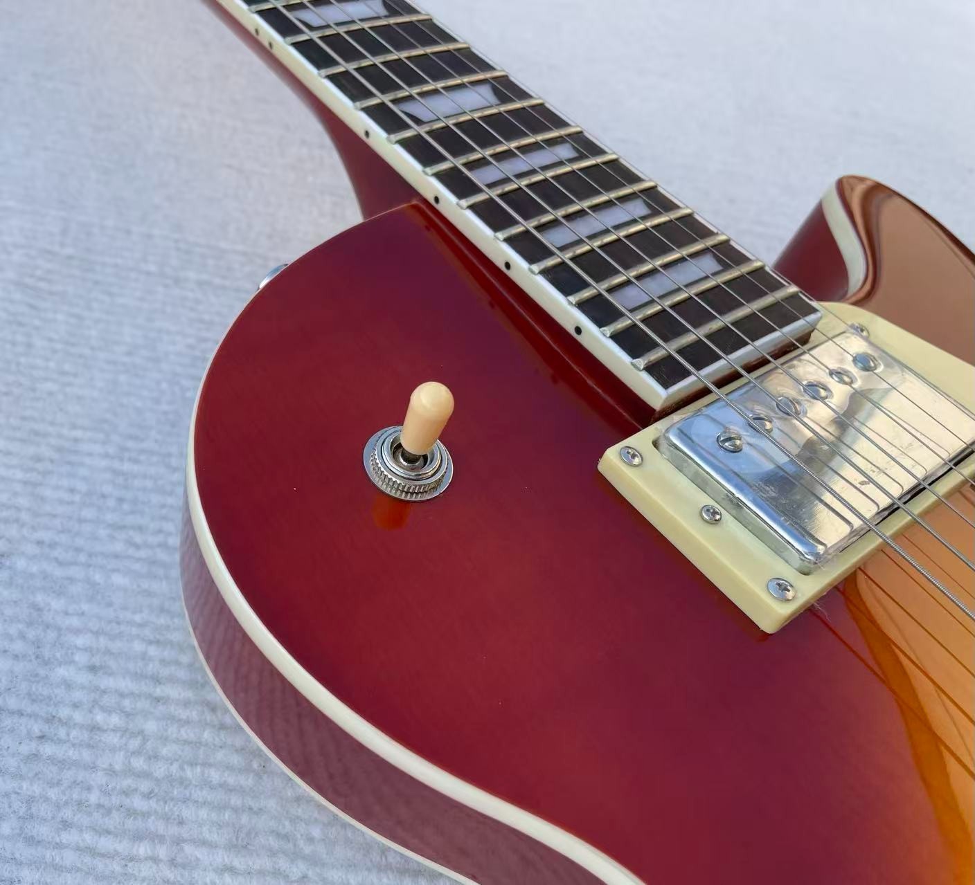 Electric Guitar Semi-Hollowbody Raised Flame Maple Back&Top Glossy Finished