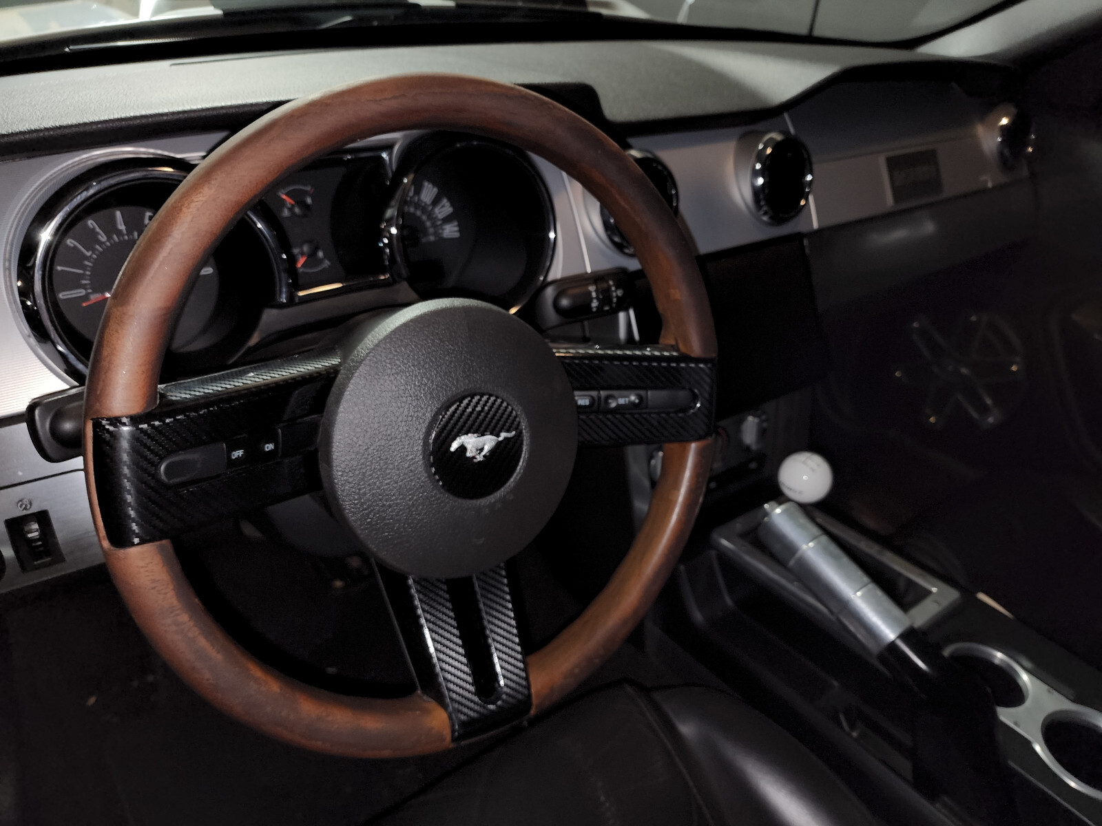 Carbon Fiber Mustang 2005-2009 Steering Wheel Center Decor Sticker Trim Cover