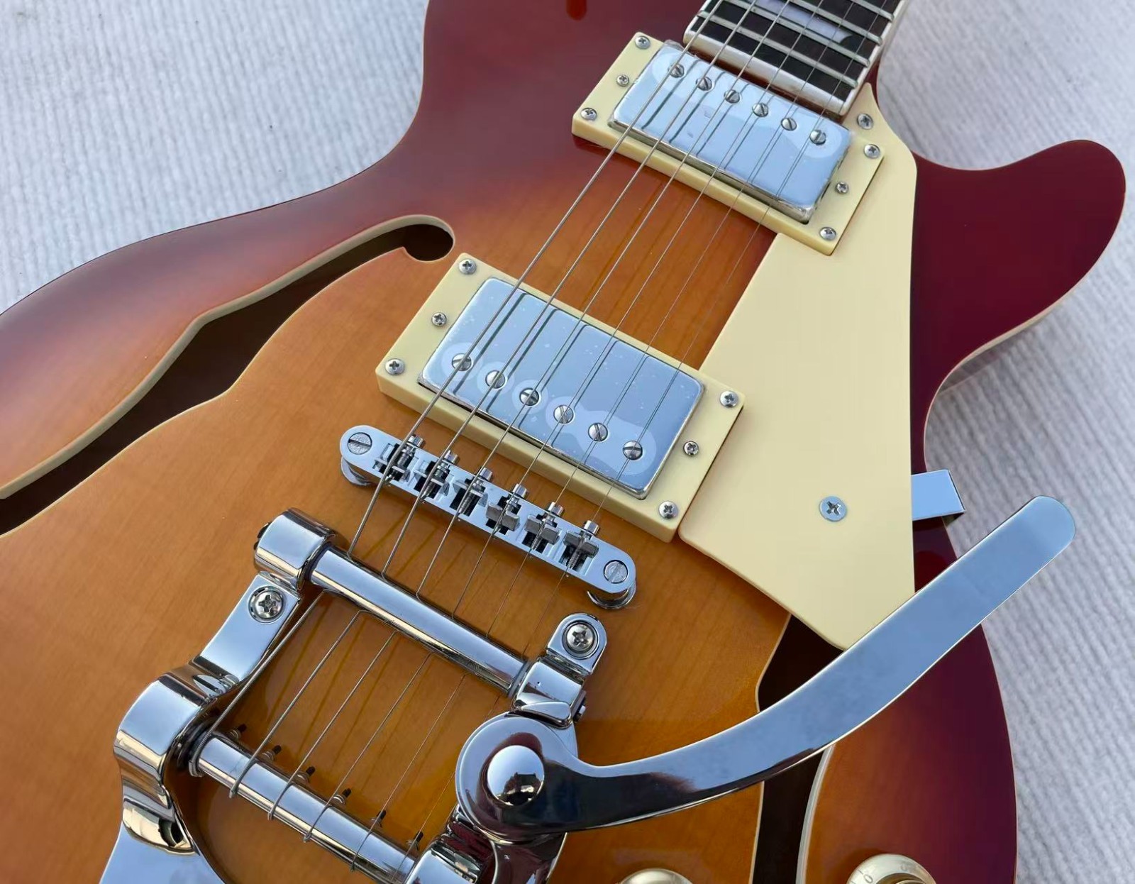 Electric Guitar Semi-Hollowbody Raised Flame Maple Back&Top Glossy Finished