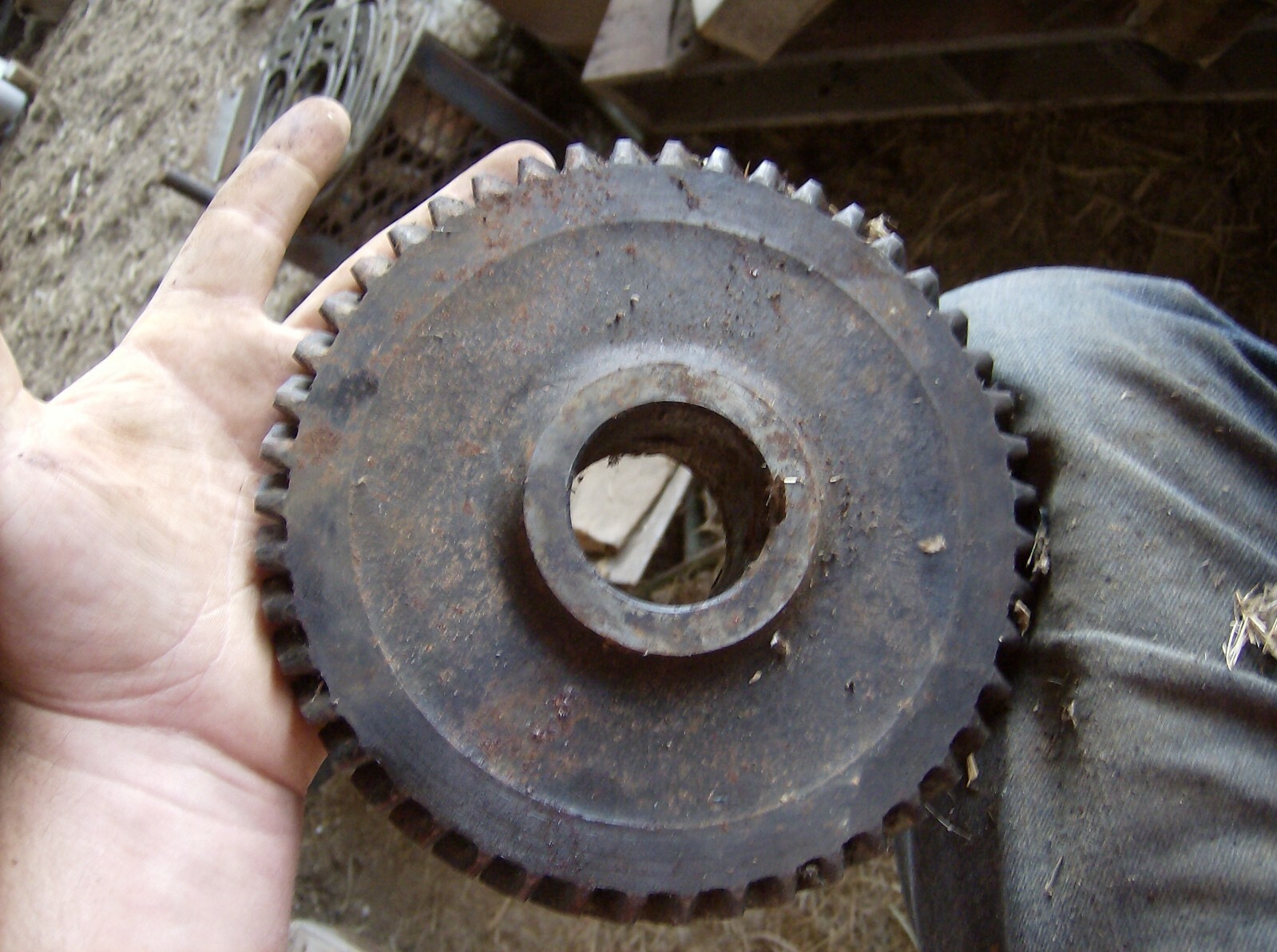 GENUINE JOHN DEERE F1979R OIL PUMP IDLER GEAR 720 730