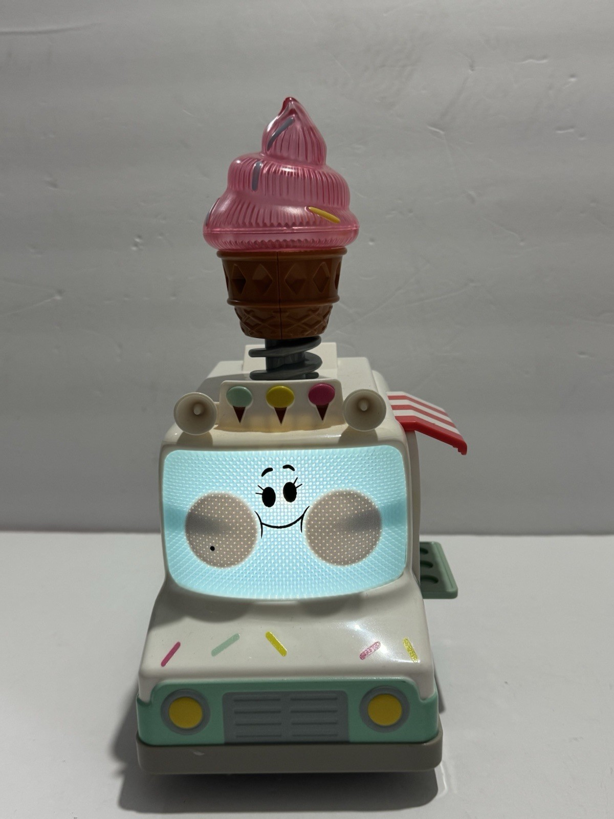 Go! Go! Cory Carson Two Scoops Eileen Ice Cream Truck Netflix - WORKS