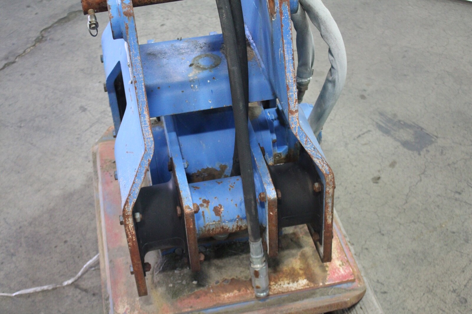 EXCAVATOR hydraulic plate compactor TOMEN 5380