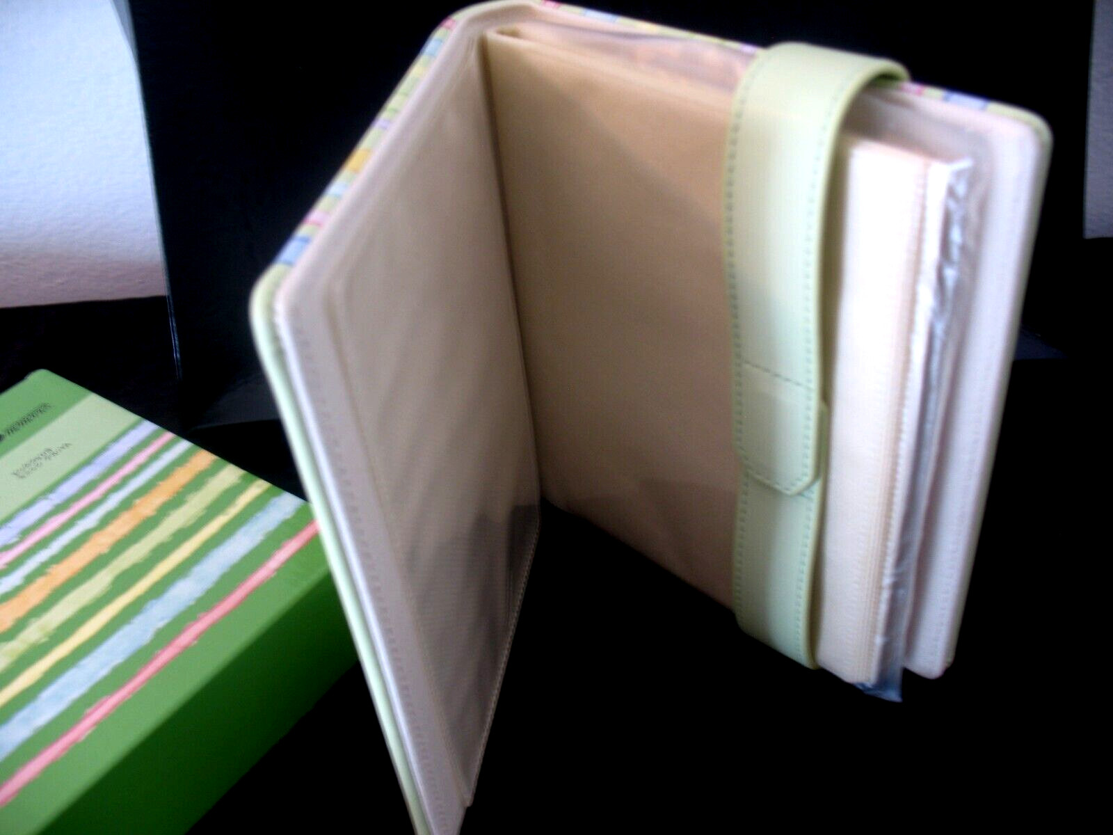 Creative Memories Picfolio Minutes Album up to 24 Photos, New in Plastic & Box