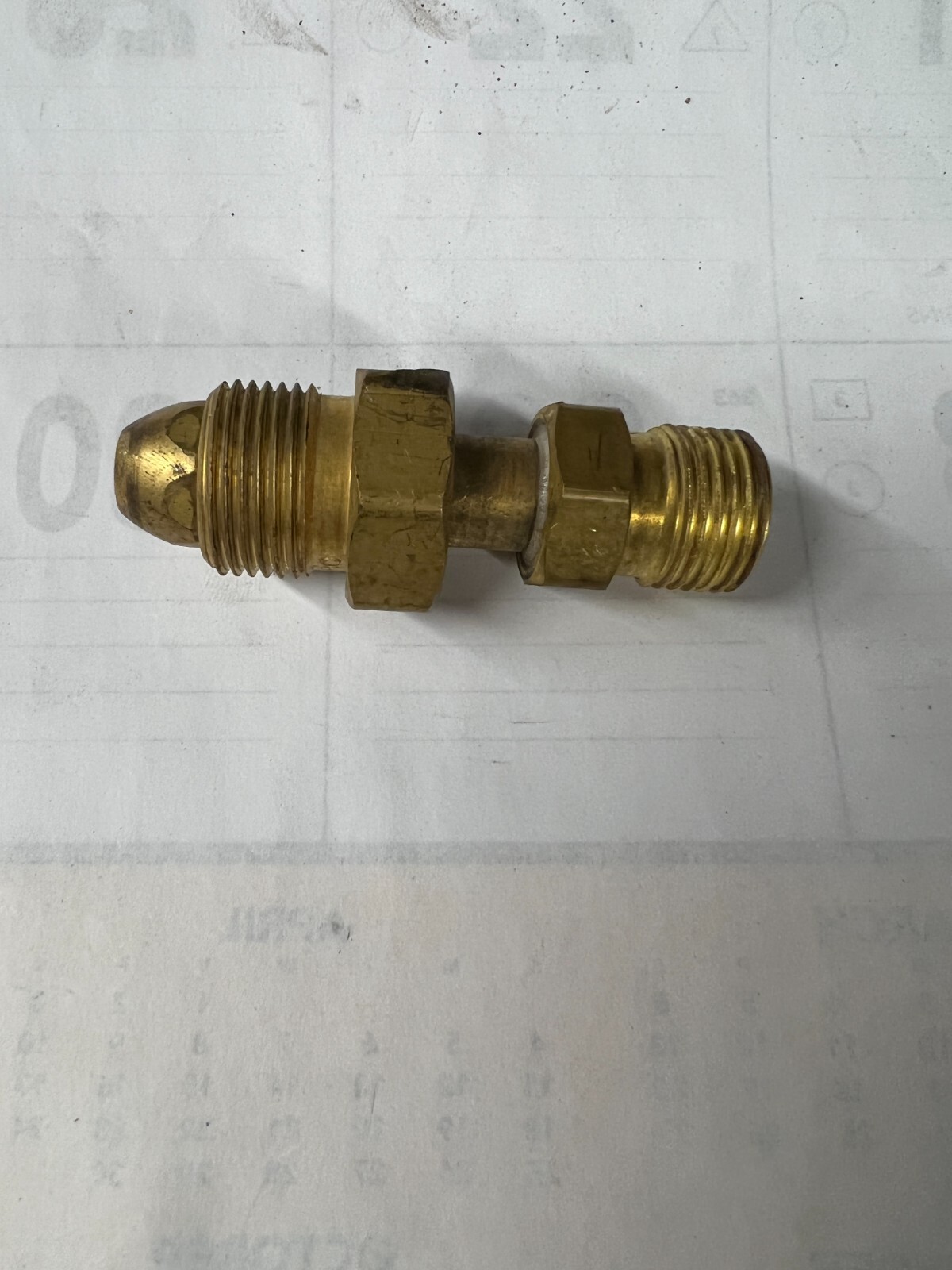 CGA-320 to CGA-580 Adapter CO2 to Argon - Superior A-809 / Western 806