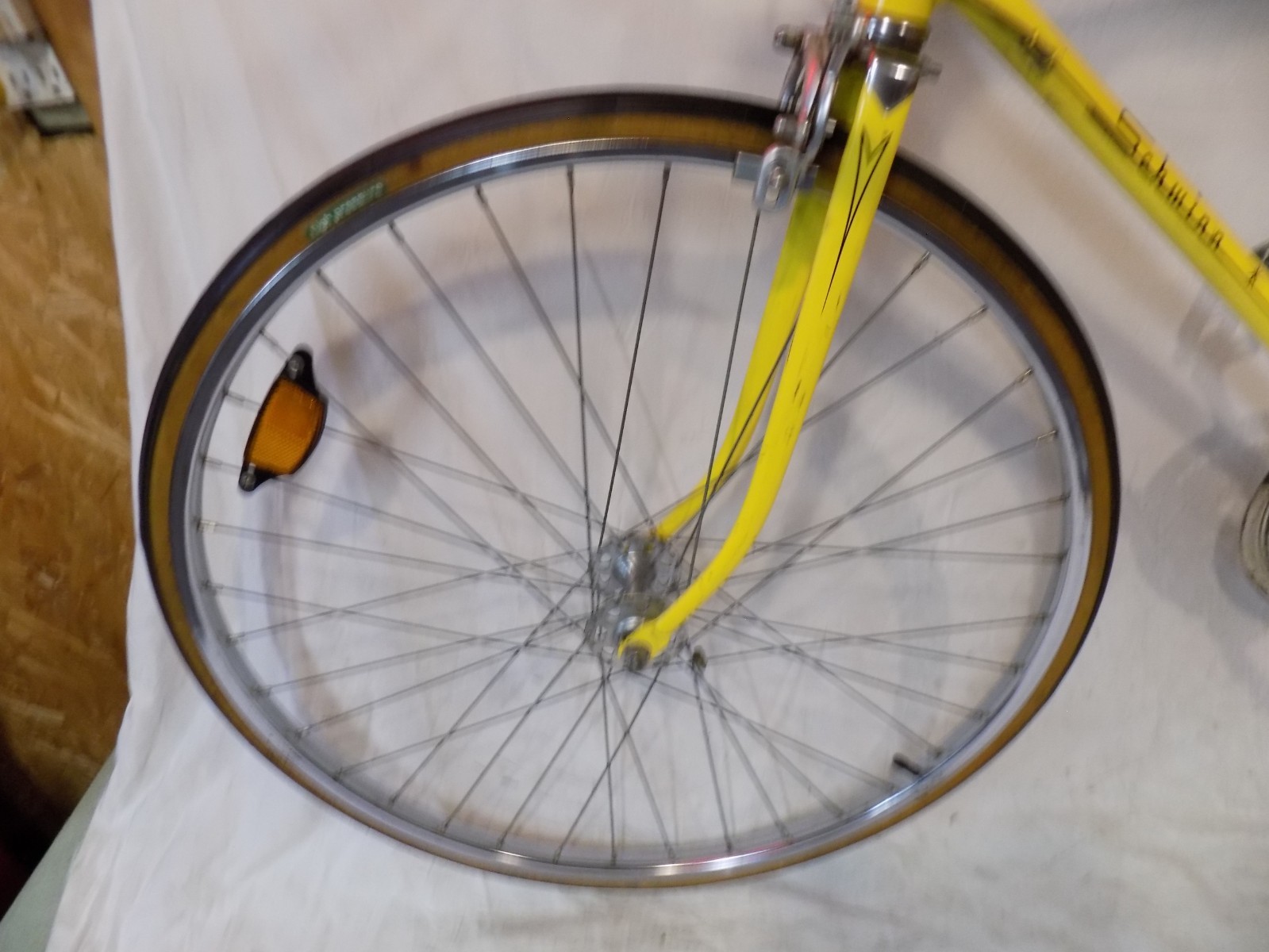 1975 SCHWINN VARSITY MENS 10-SPEED ROAD BIKE VINTAGE CONTINENTAL KOOL LEMON 27