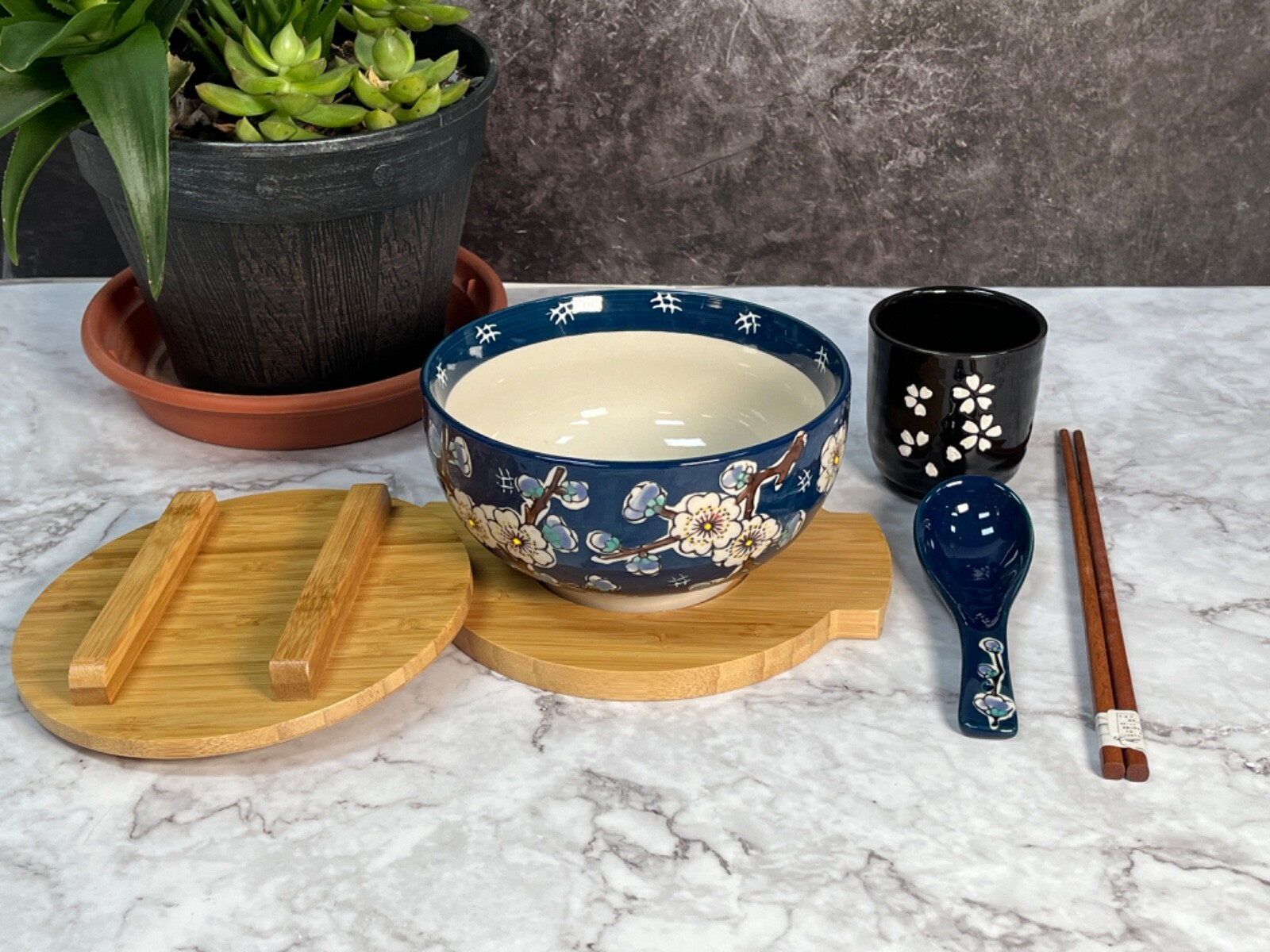 Cherry Blossom Blue Japanese Ceramic Rice Noodle Ramen Bowl w/ Bamboo Lid Trivet