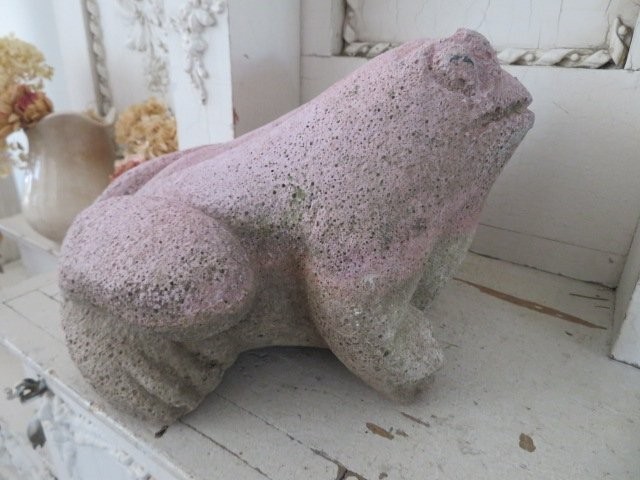 ADORABLE Chippy PINK Vintage STATUE Garden FROG TOAD Time Worn Patina