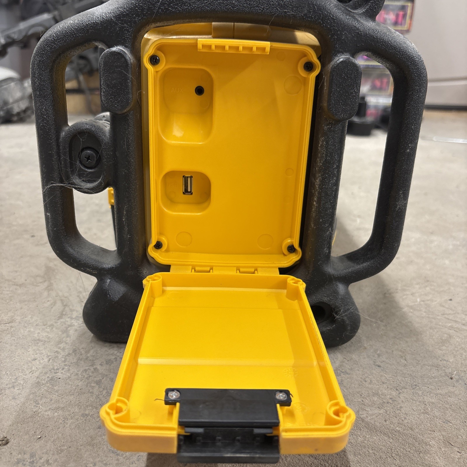 DEWALT DCR015 12v/20v Max Work Site Battery Charger Radio Tested