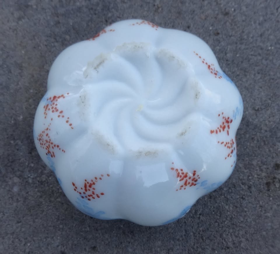 Pumpkin-Shaped Porcelain Open Salt Dip, Cellar, Dish w/Swirl on Base!