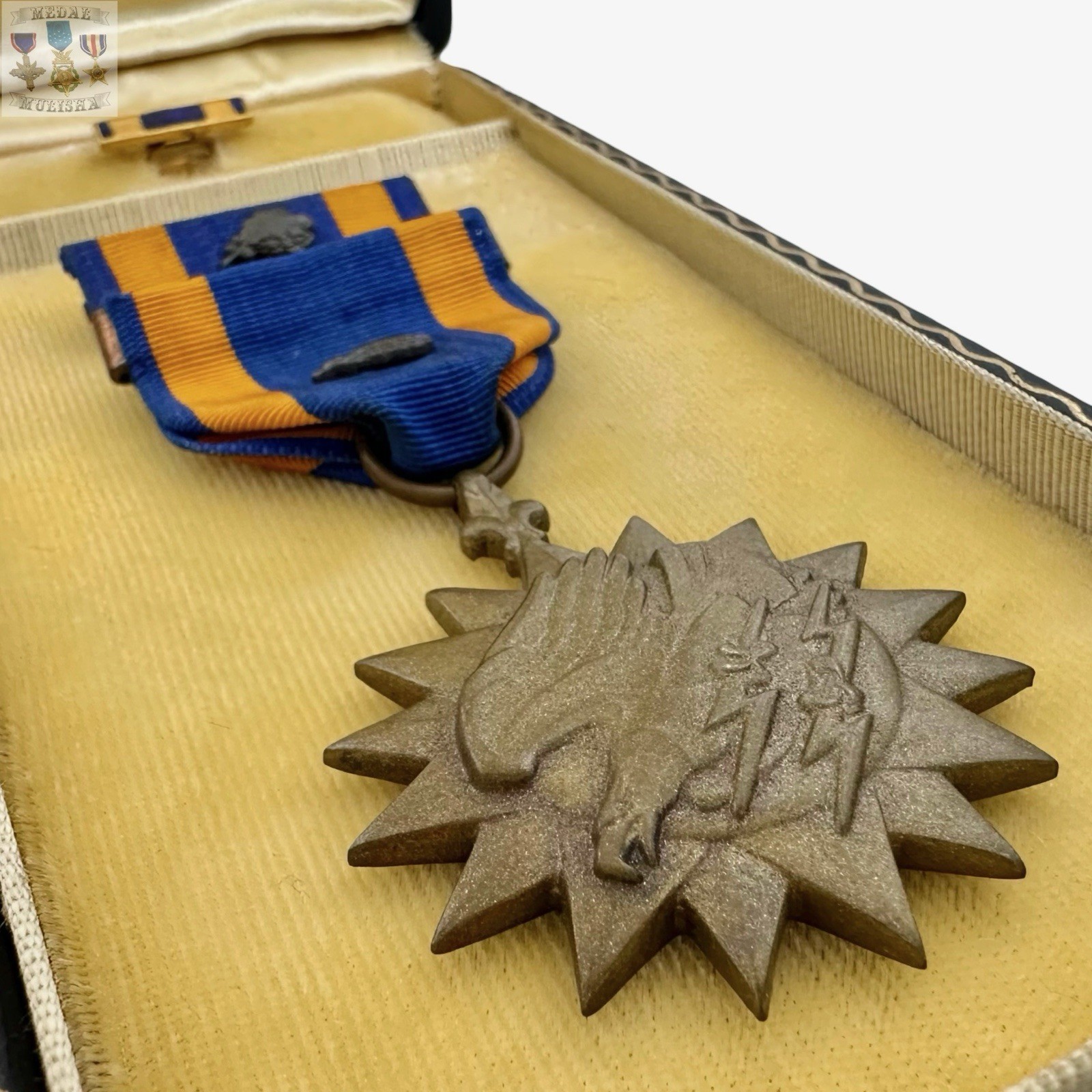 WWII ARMY AIR CORPS AIR MEDAL RIBBON BAR LAPEL PIN CASE OAK LEAF CLUSTERS WW2