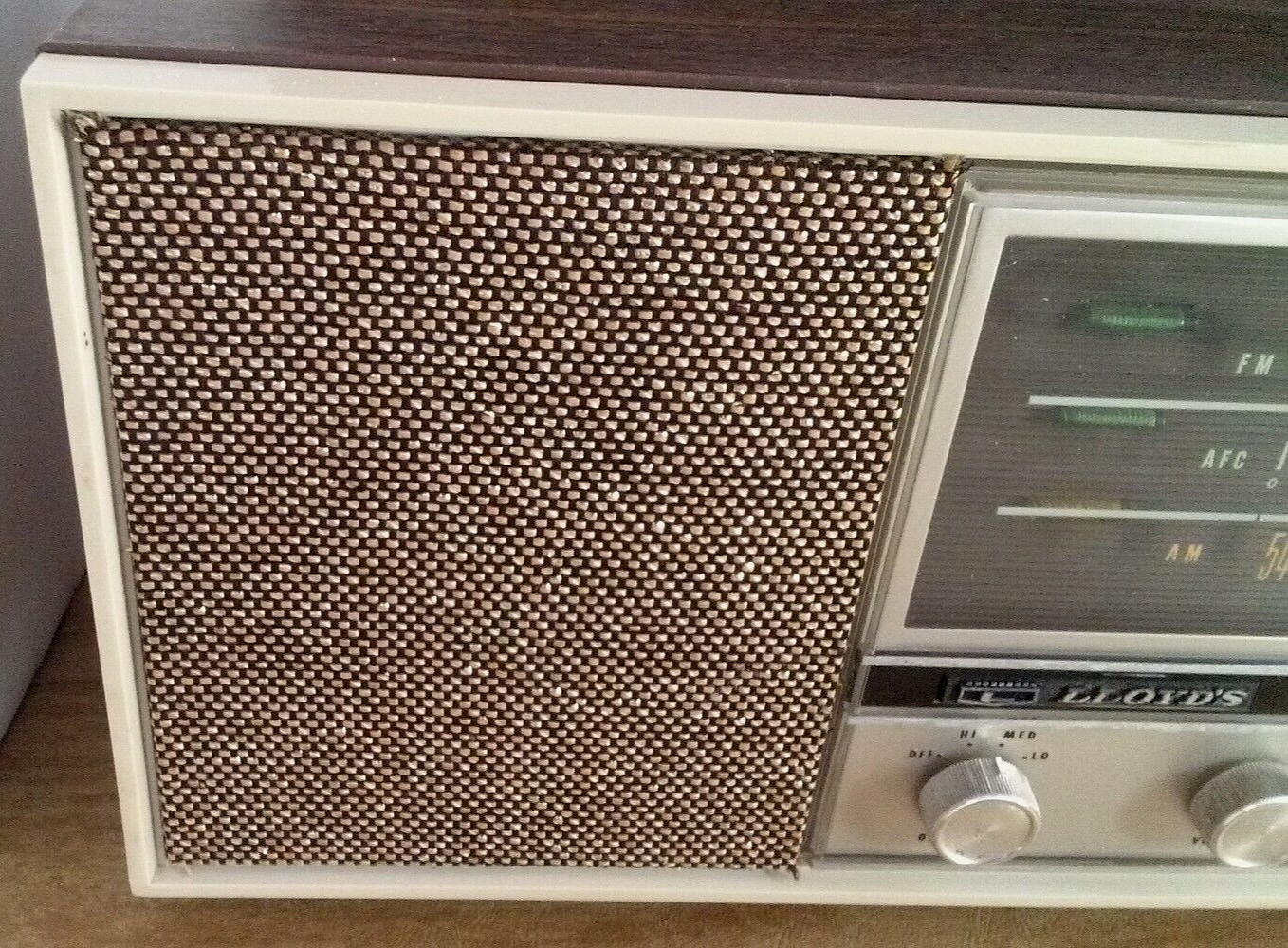 Vintage Lloyd's TM-821A High Fidelity AM/FM Tube Radio
