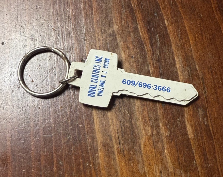 A122 Vintage Key Sliding Pocket Knife Keychain Advertisement Vineland New Jersey