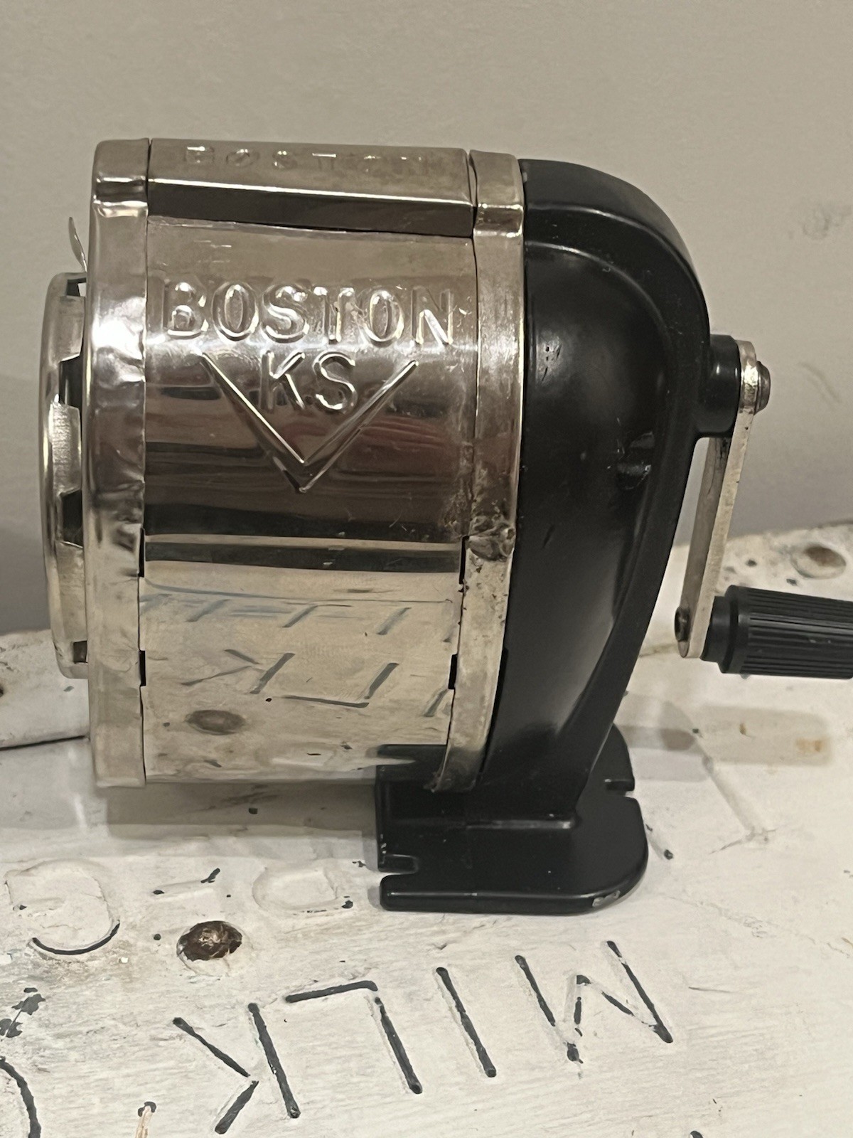 VINTAGE BOSTON KS PENCIL SHARPENER OFFICE TOOL USED FOR YEARS IN GOOD CONDITION