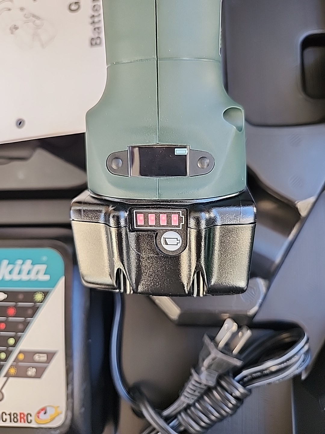 Greenlee Gator Cable Cutter ES32X Tool W/ 2 Batteries And Charger