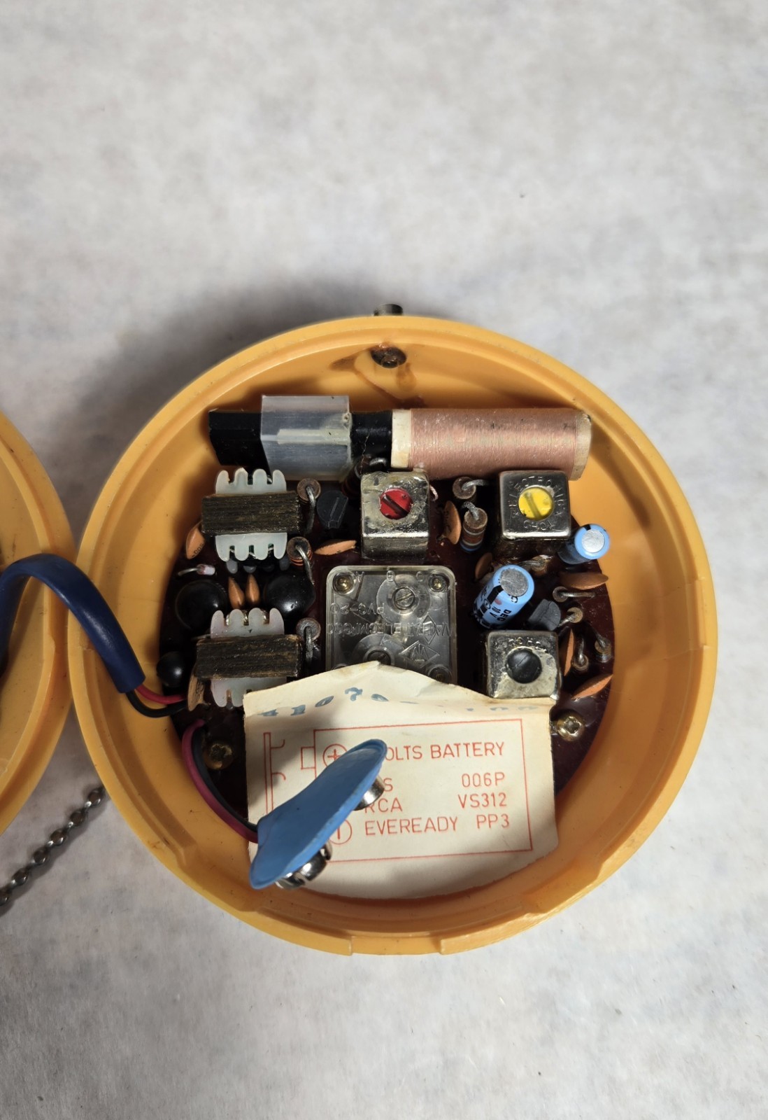 RARE Vintage Kmart Realtone Radio 31-13 Yellow Space Capsule 1970's WORKS