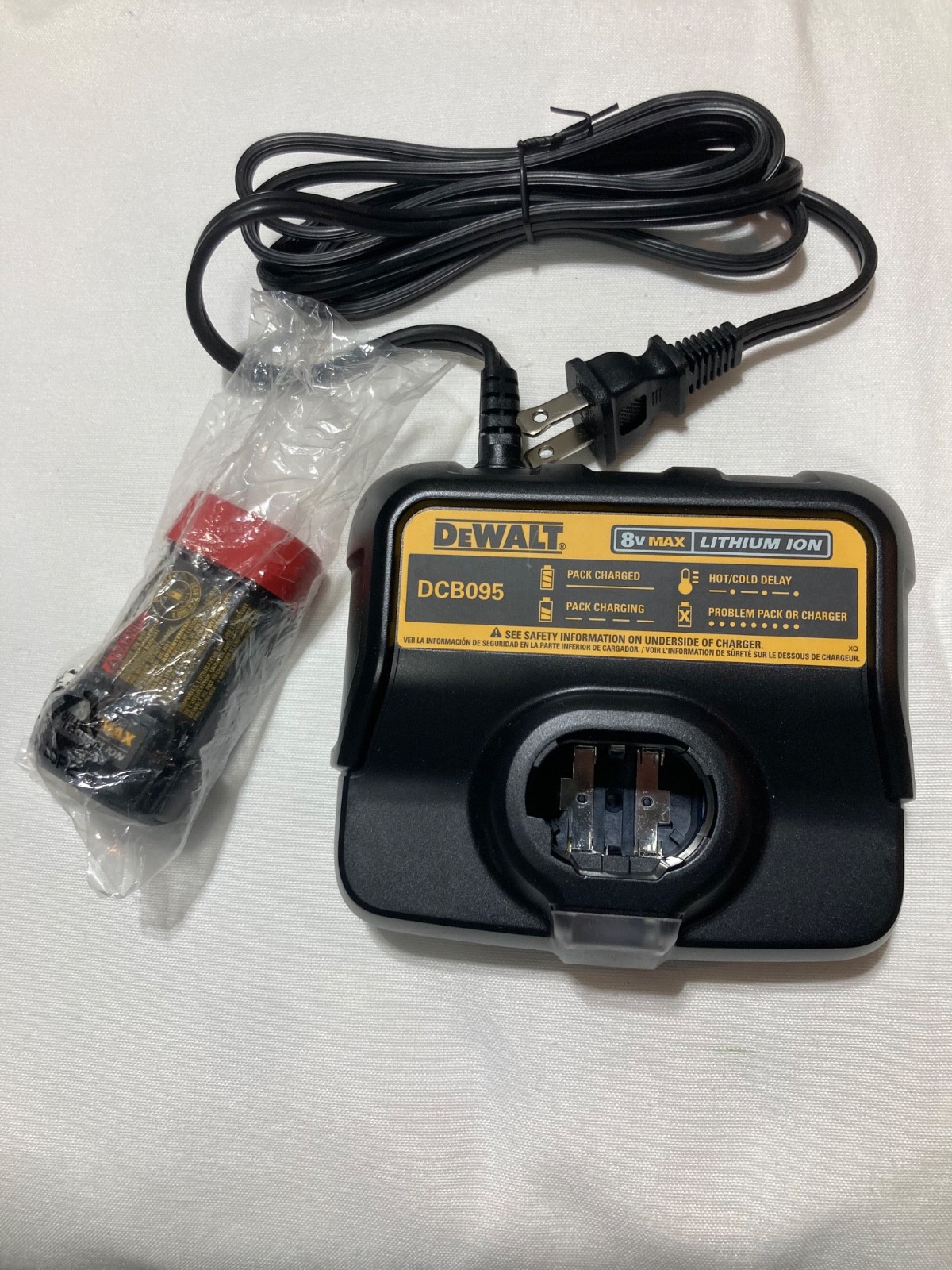 DeWalt DCB080 8V MAX 1Ah 8.0Wh Lithium-Ion Compact Battery W/Charger GENUINE