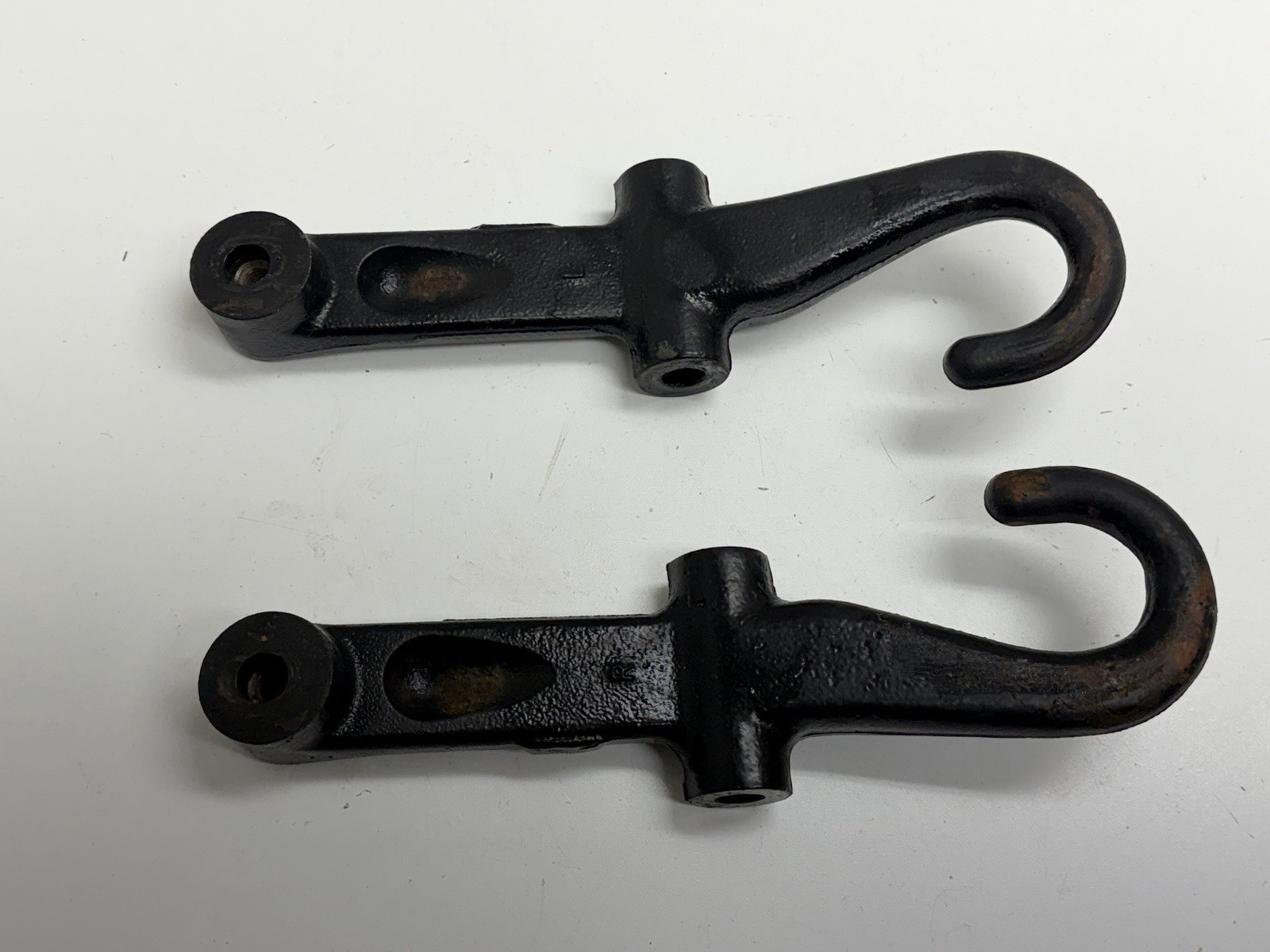 01 - 06 Chevy Silverado GMC Sierra HD 2500 3500 Front Tow Hooks & Hardware A45